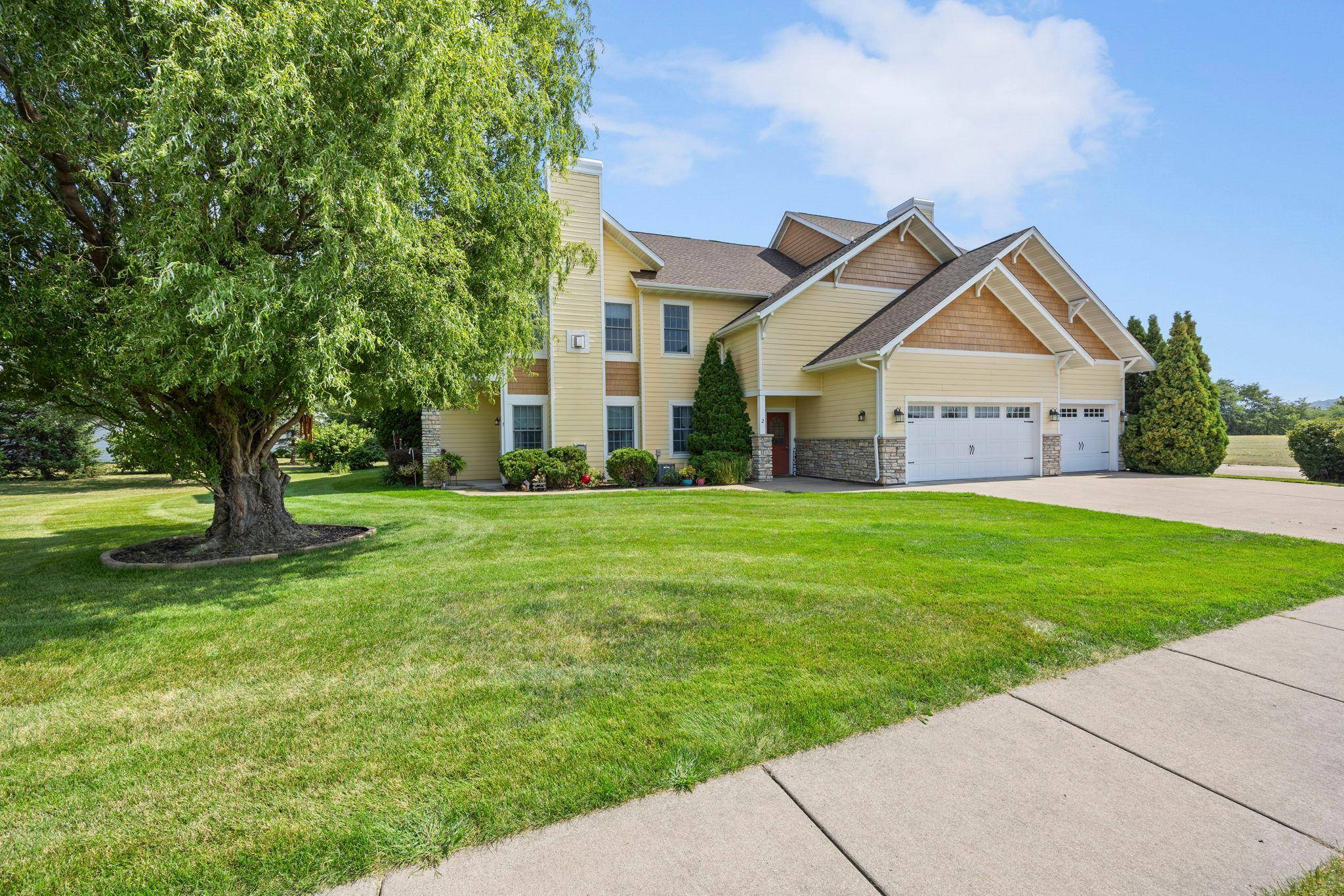 755 Hickory WAY #2, Lake City, MN 55041