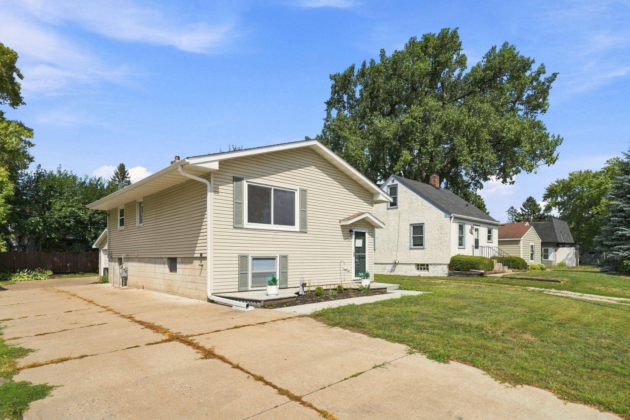 1893 Highway 96 E, White Bear Lake, MN 55110