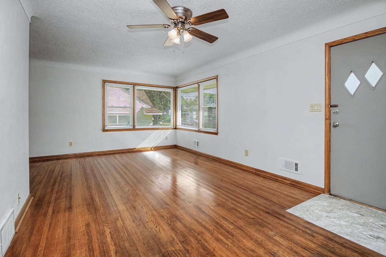 717 Hall AVE, Saint Paul, MN 55107