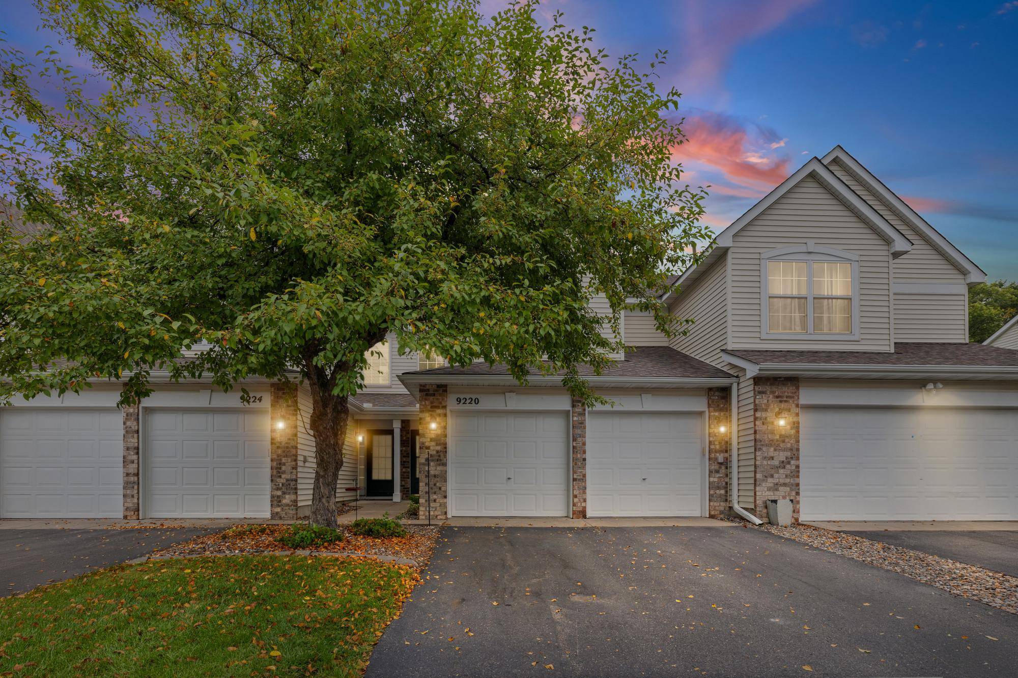 9220 Merrimac LN N, Maple Grove, MN 55311