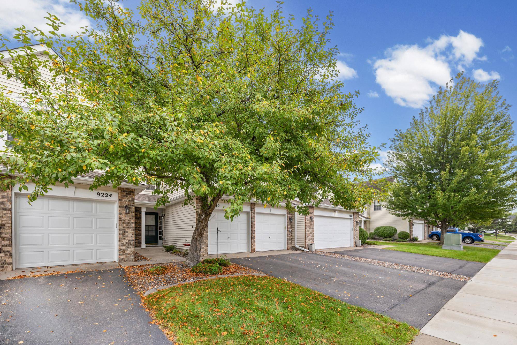 9220 Merrimac LN N, Maple Grove, MN 55311