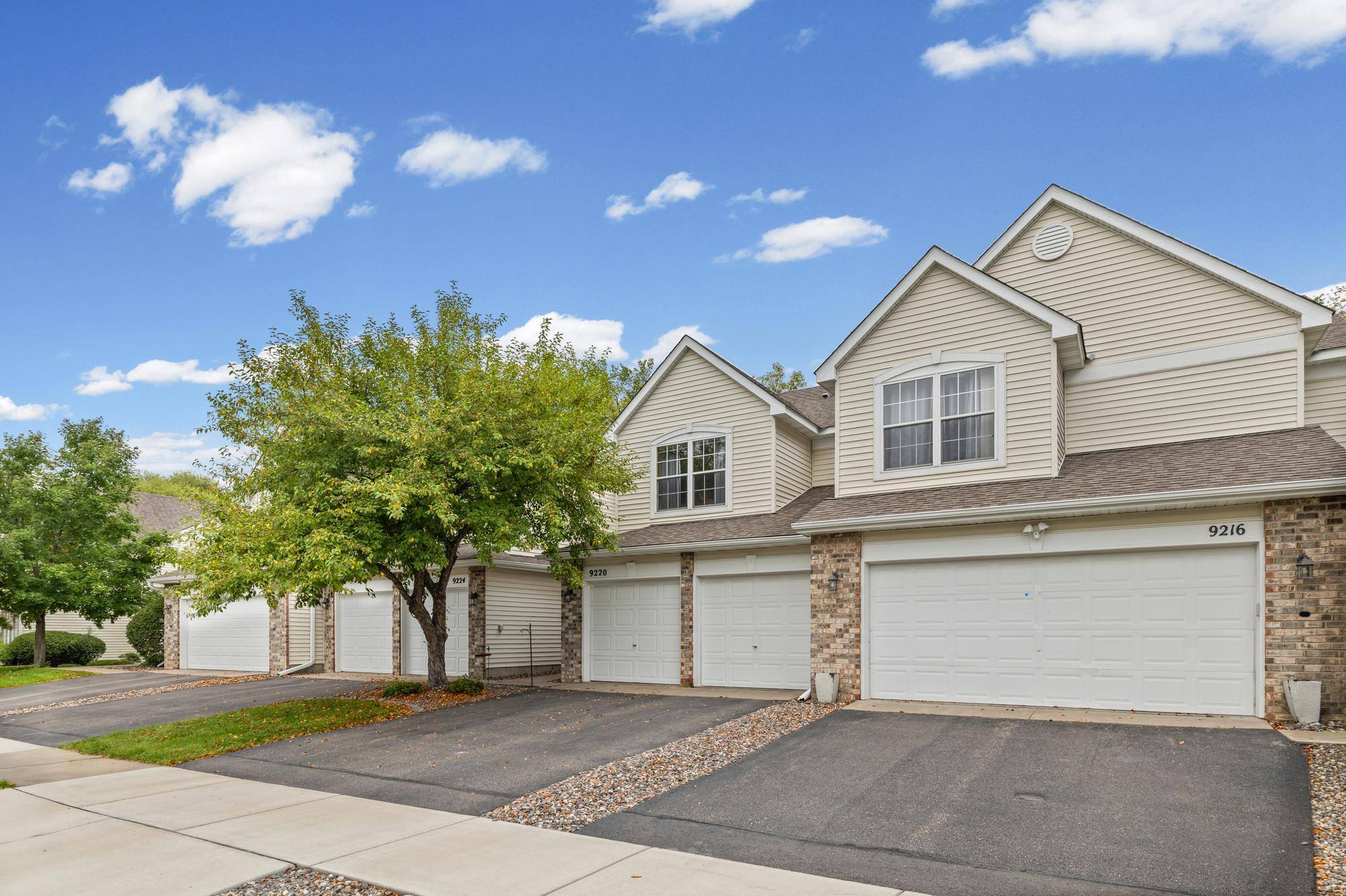9220 Merrimac LN N, Maple Grove, MN 55311