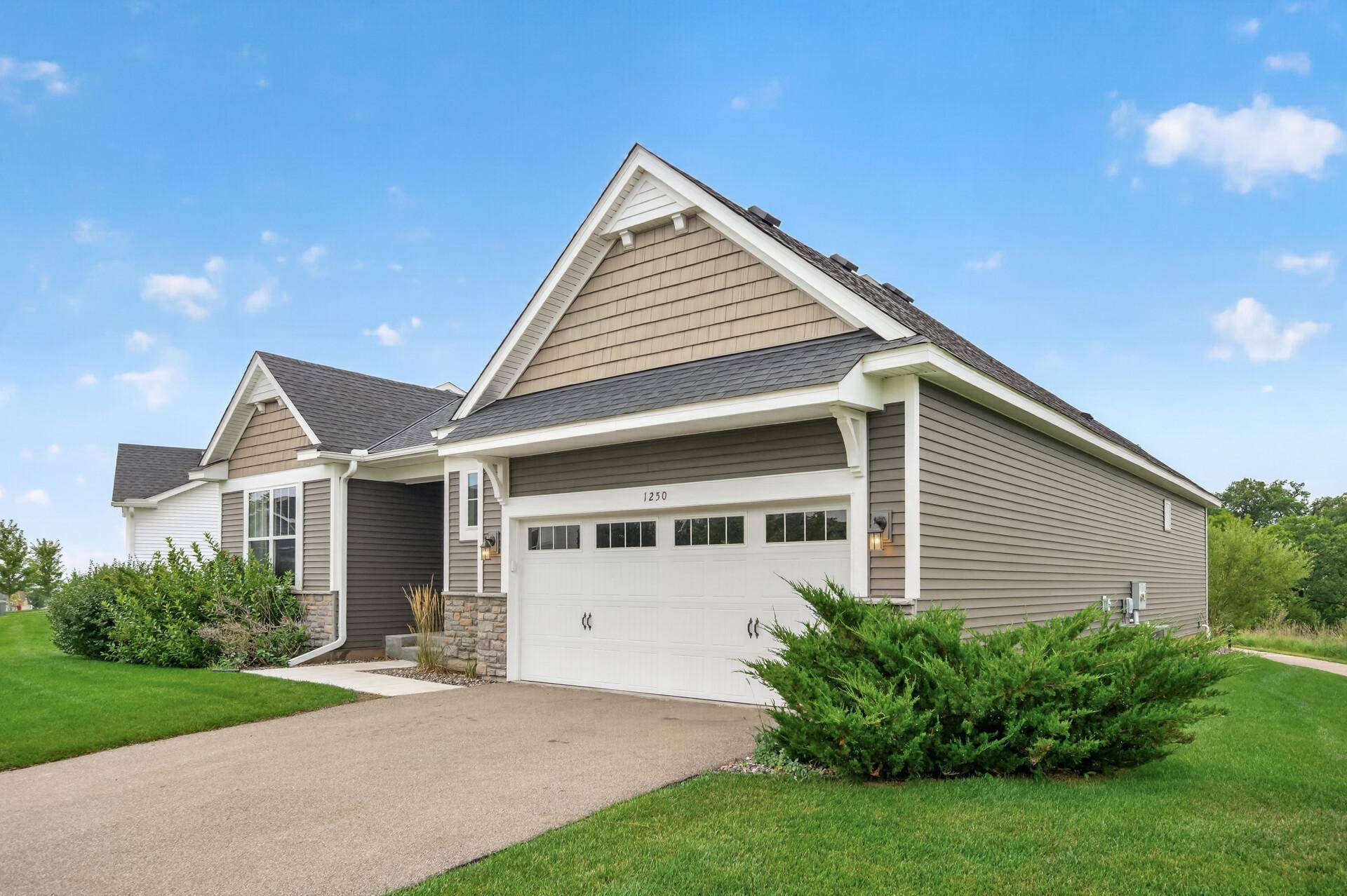 1250 Oak Tree CT, Carver, MN 55315
