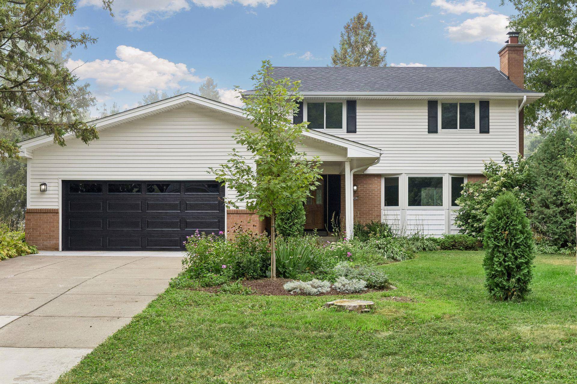 1460 Trollhagen DR, Fridley, MN 55421