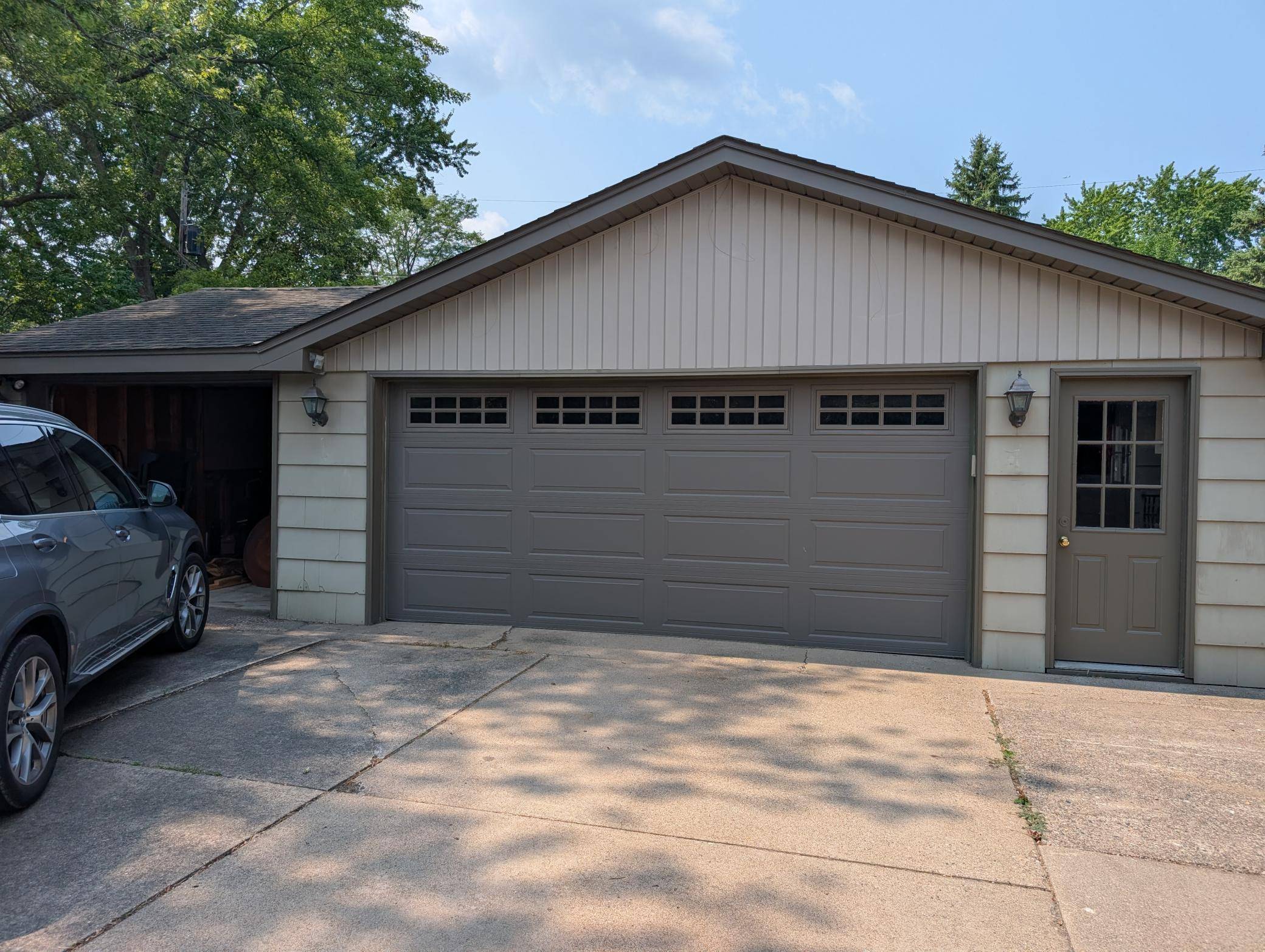 9073 Northwood CIR, New Hope, MN 55427