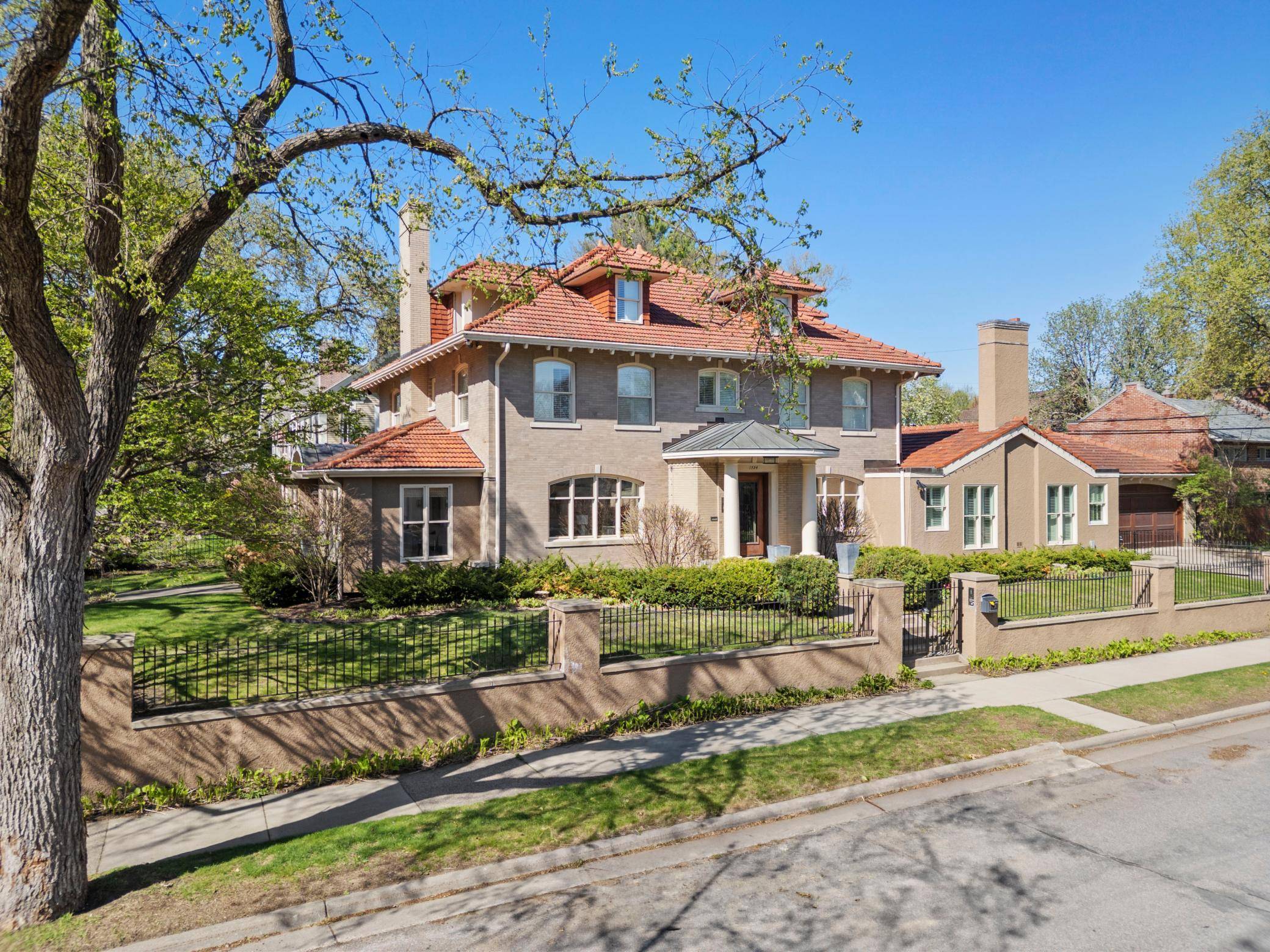 1724 Summit AVE #R, Minneapolis, MN 55403