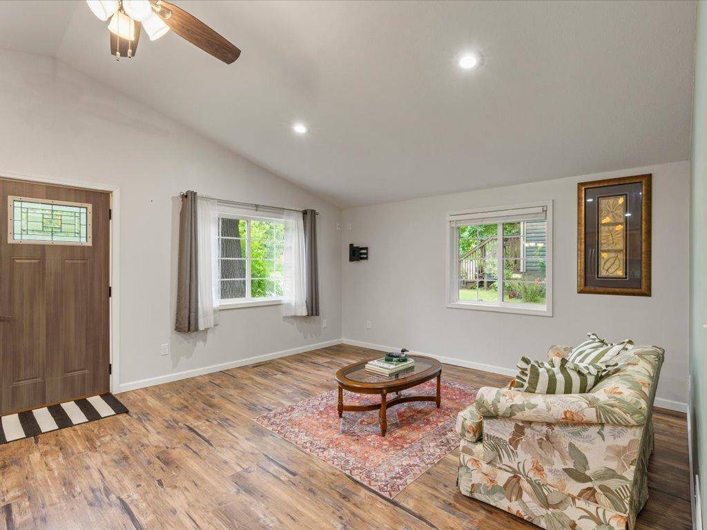 306 5th ST S, Walker, MN 56401
