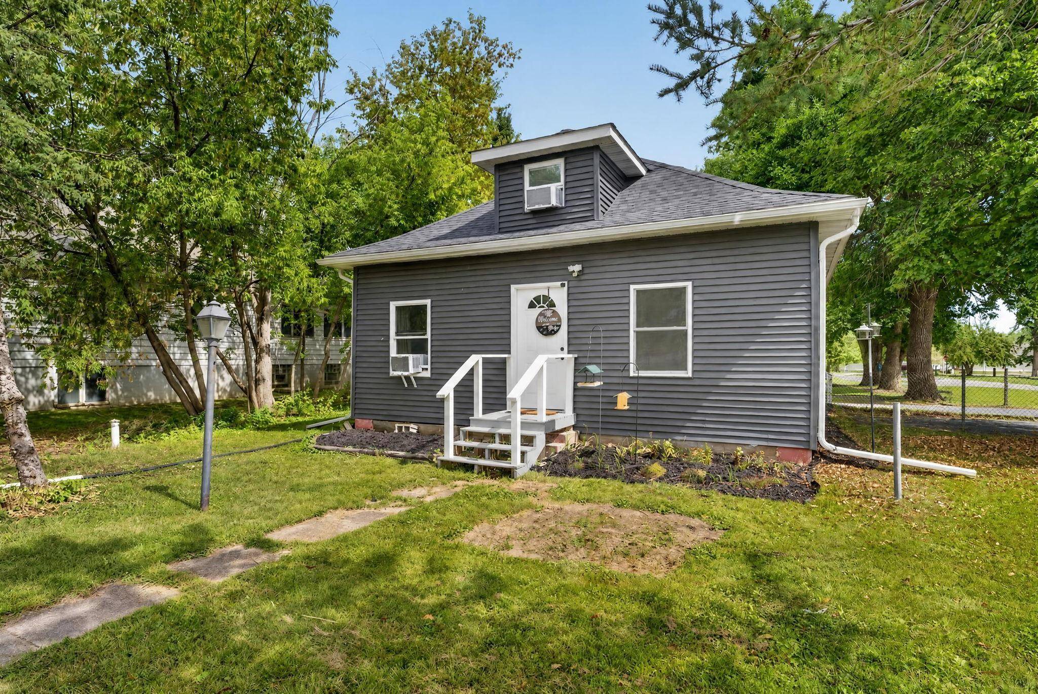 400 Oak ST, Grasston, MN 55030