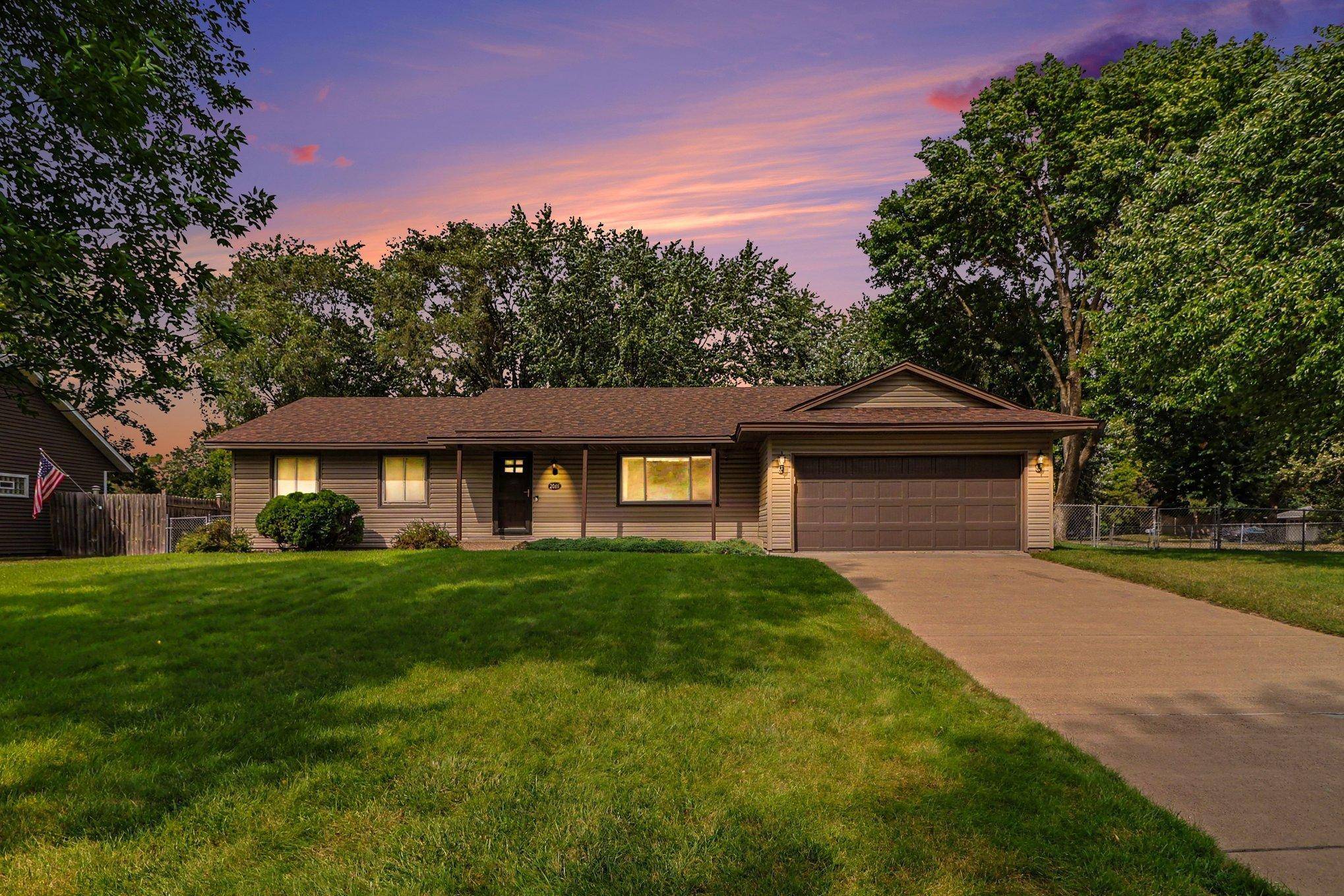 2001 102nd AVE NW, Coon Rapids, MN 55433