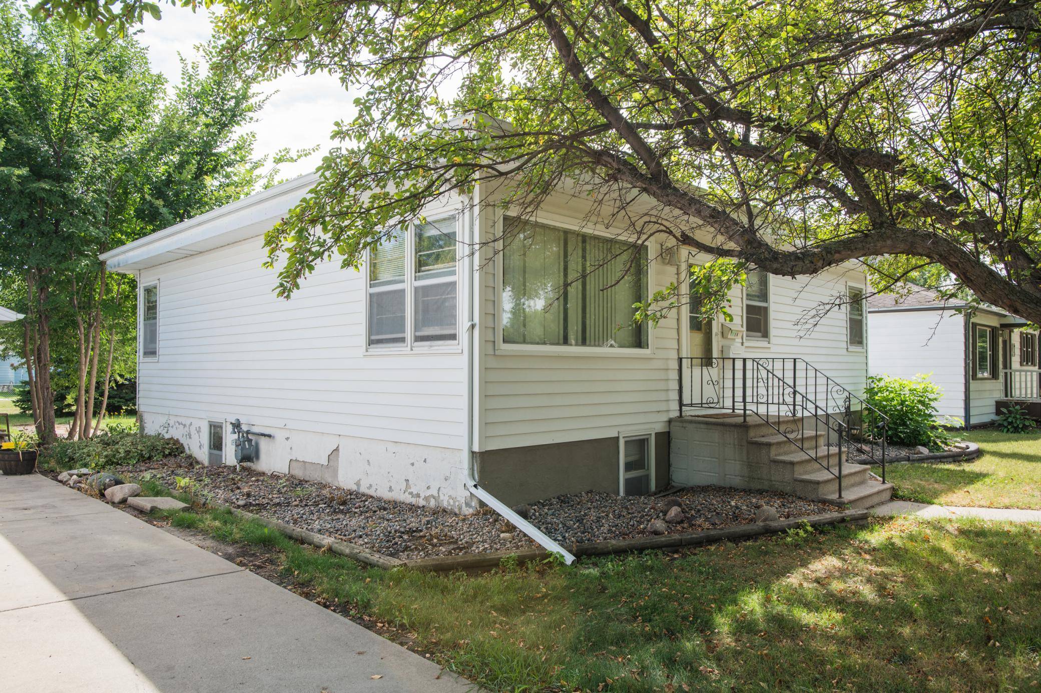 614 16th ST N, Moorhead, MN 56560