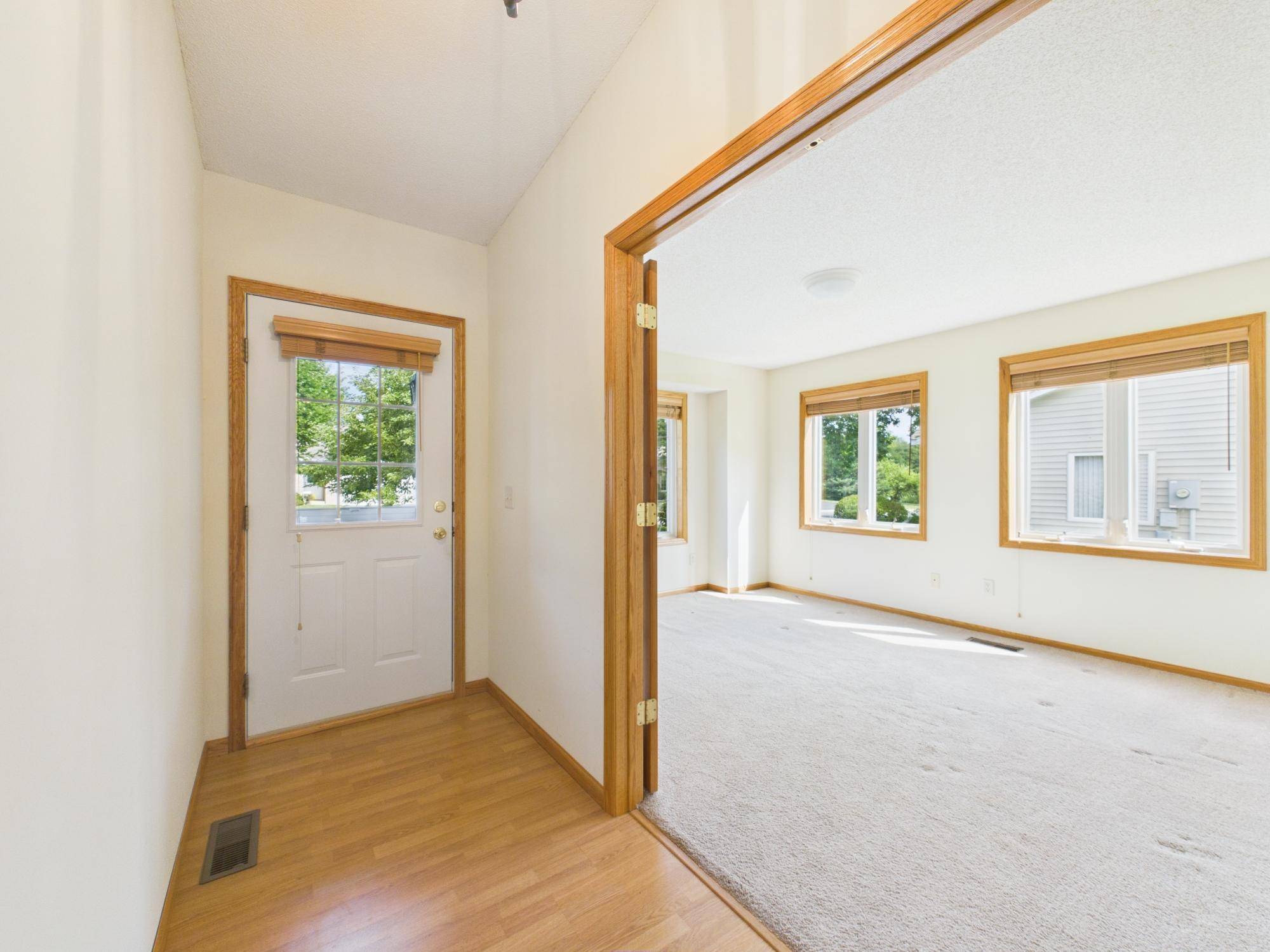 920 Evergreen CT, Vadnais Heights, MN 55127