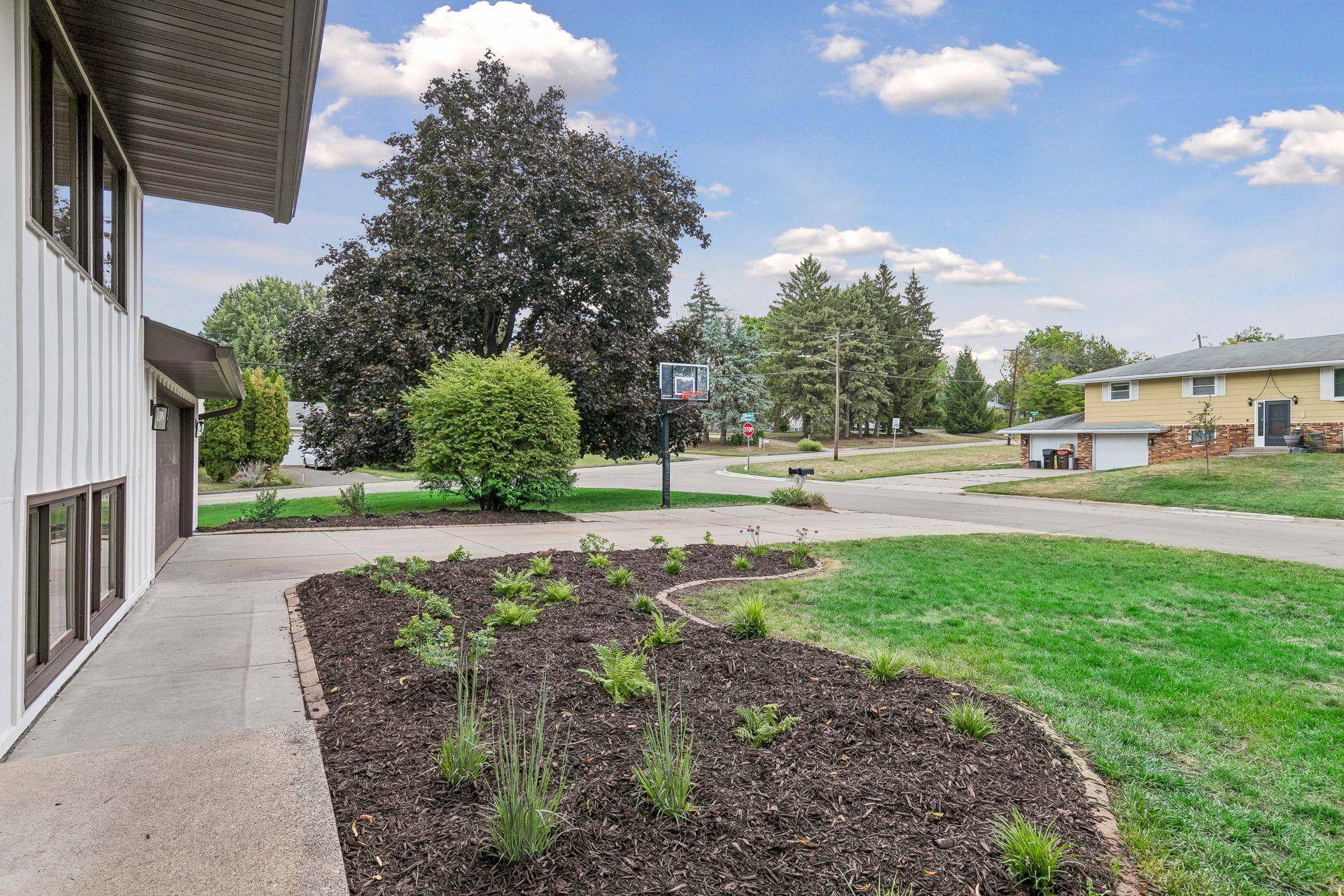 963 Marnie ST S, Maplewood, MN 55119