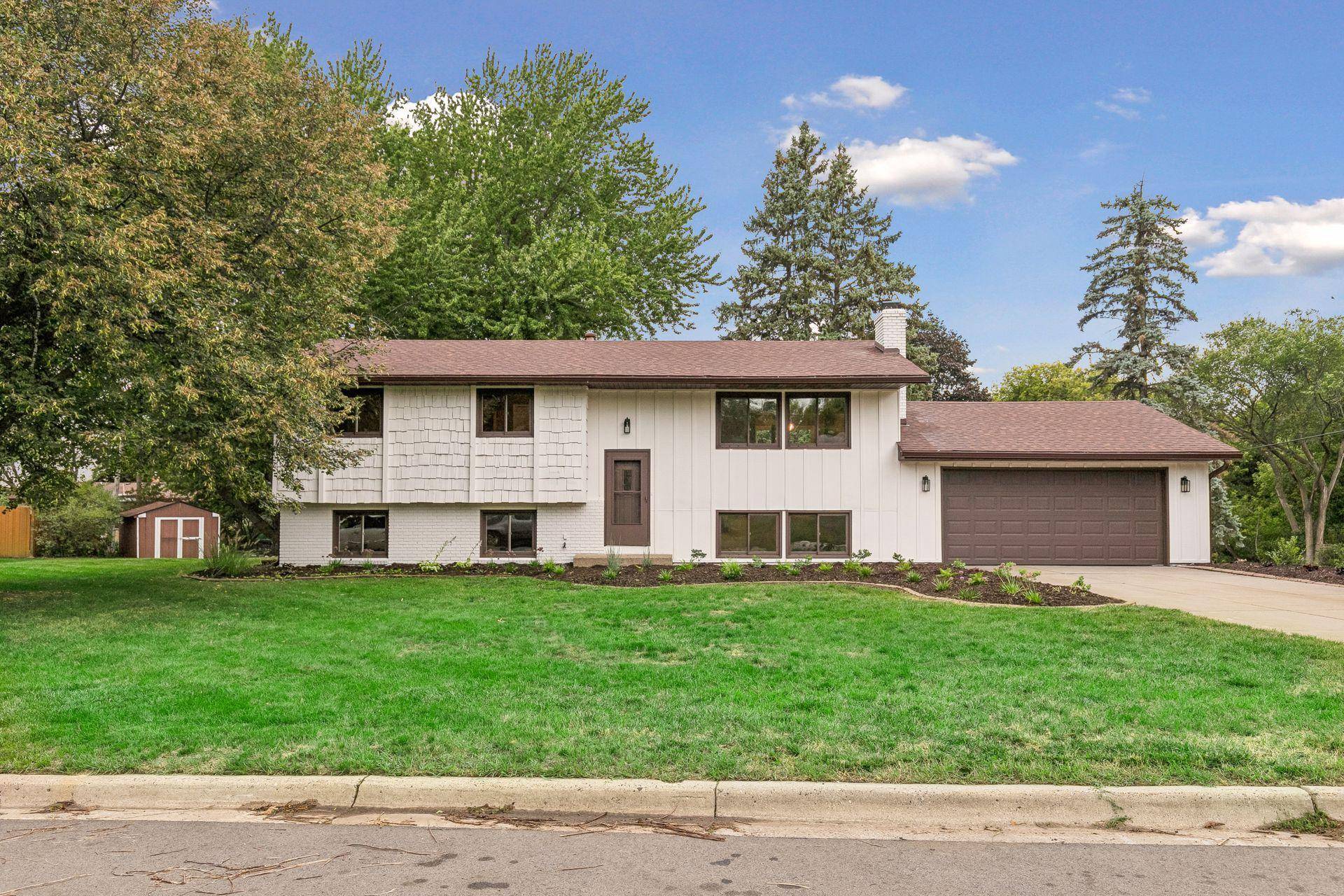 963 Marnie ST S, Maplewood, MN 55119