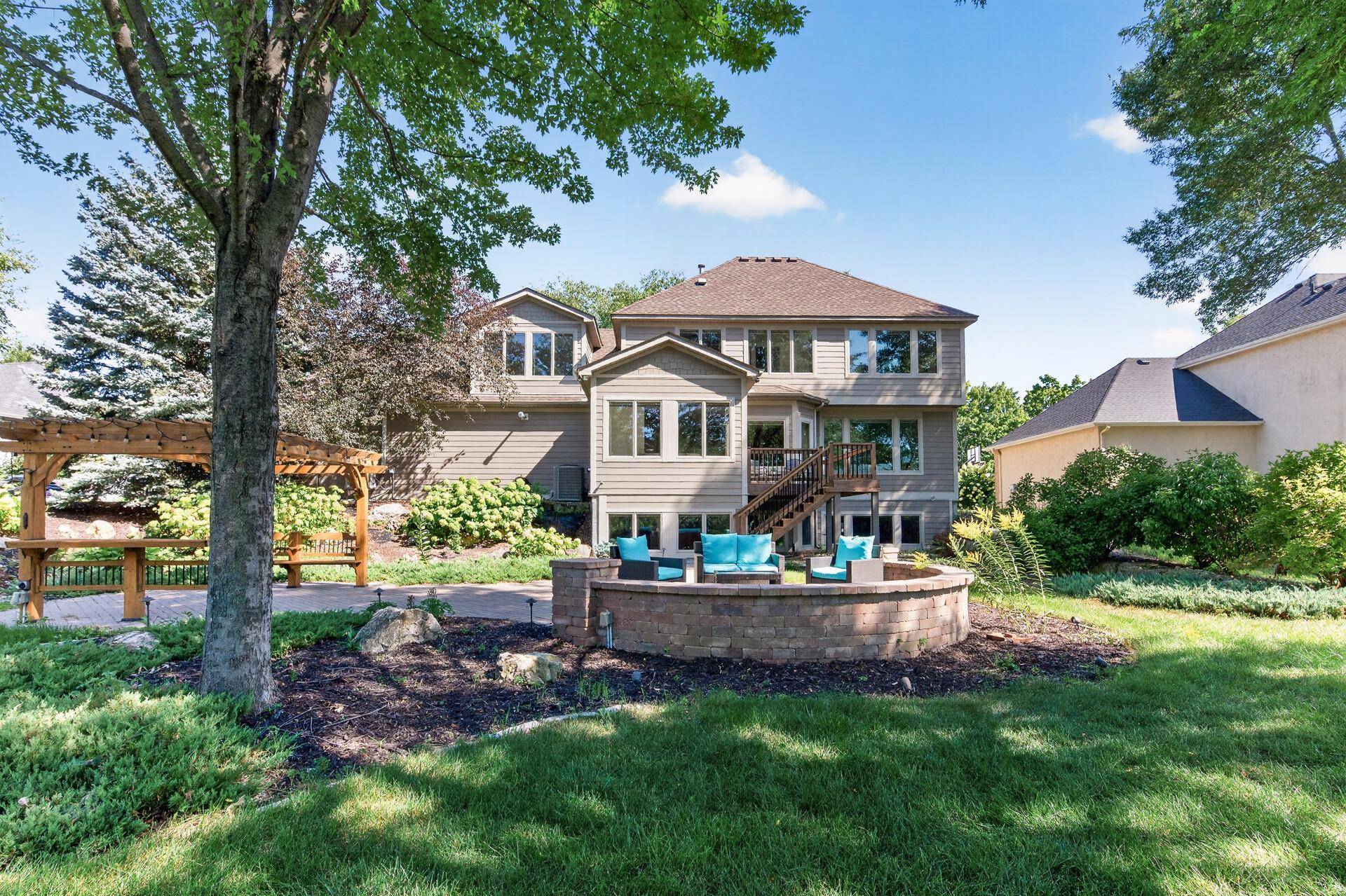 3034 Edgewater DR, Woodbury, MN 55125