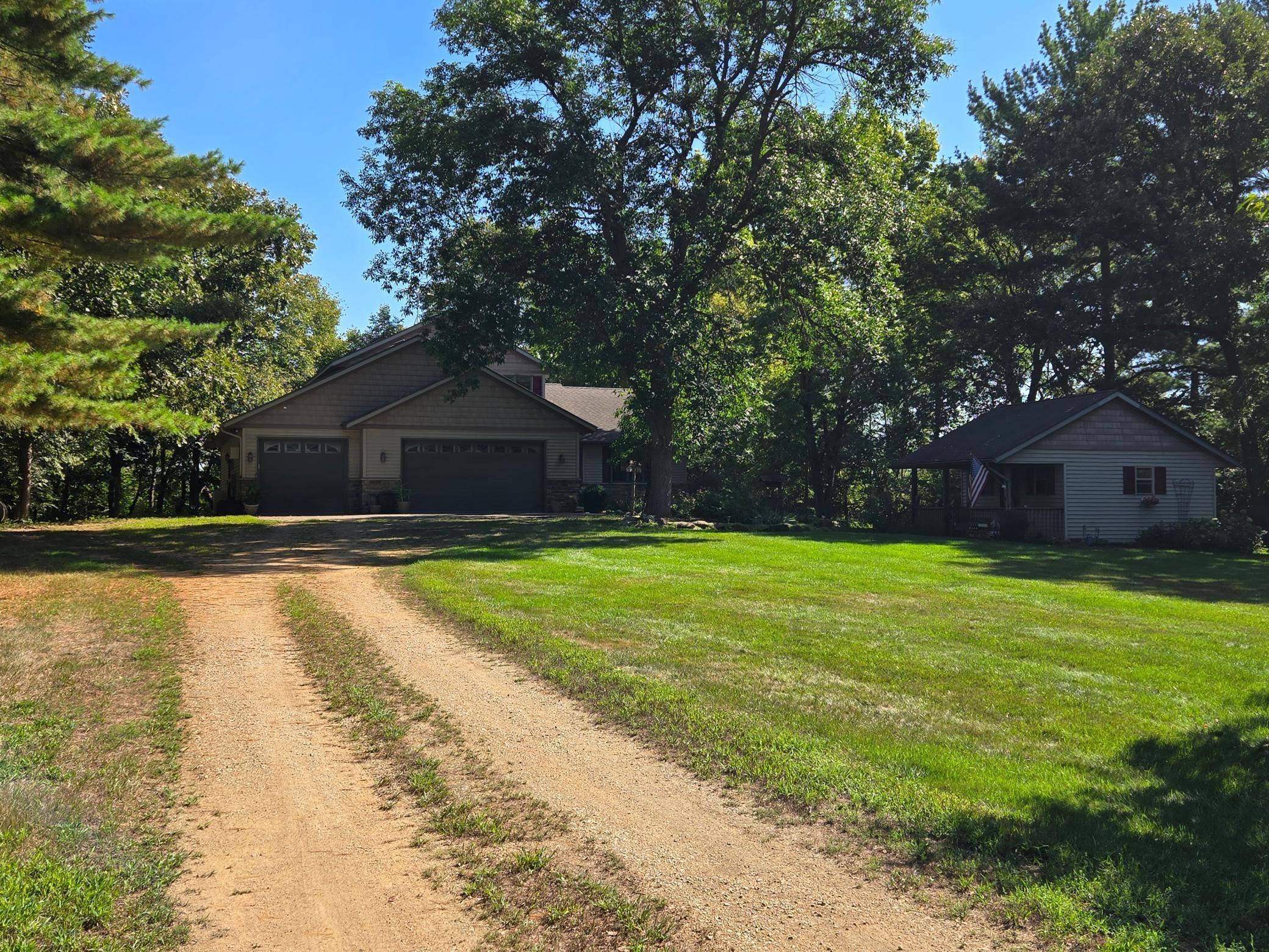 17500 Blackbird TRL, Hastings, MN 55033