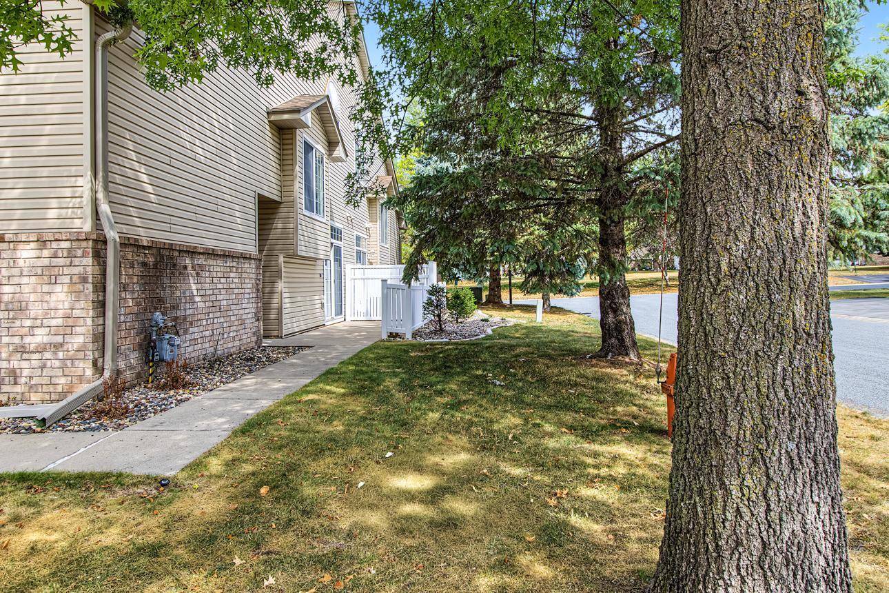 2802 Mallard DR, Woodbury, MN 55125