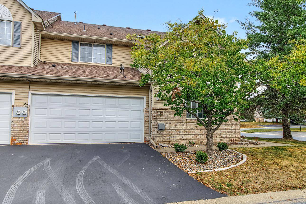 2802 Mallard DR, Woodbury, MN 55125