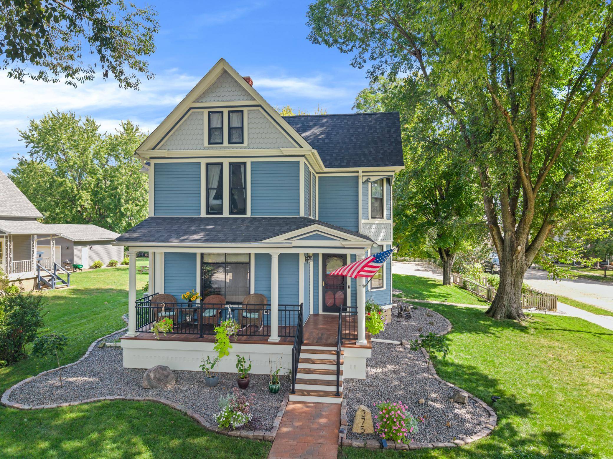 375 4th ST SW, Plainview, MN 55964