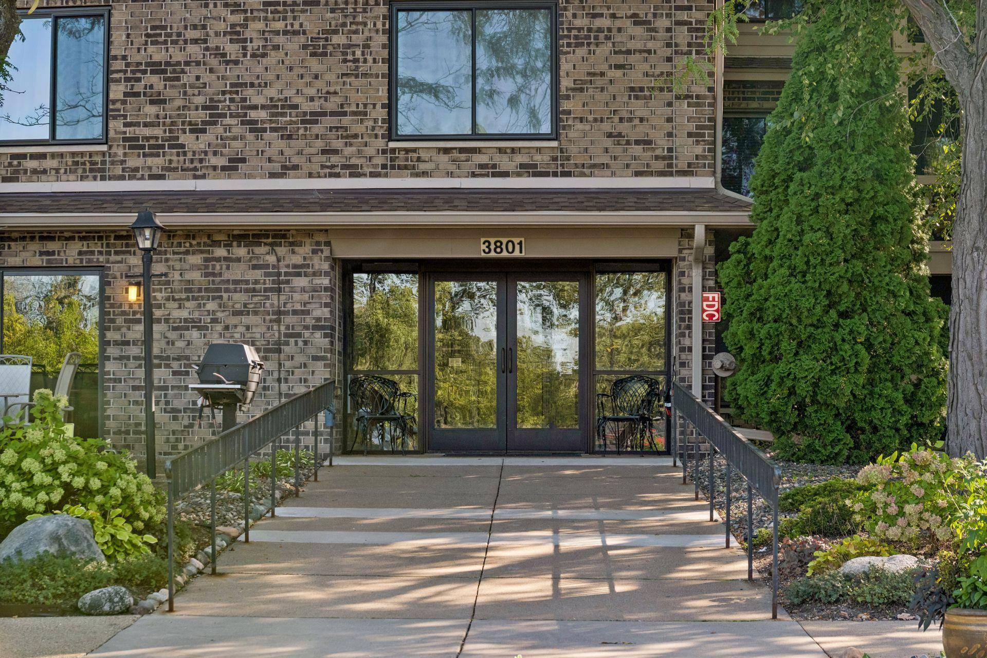 3801 W 98th ST #306, Bloomington, MN 55431