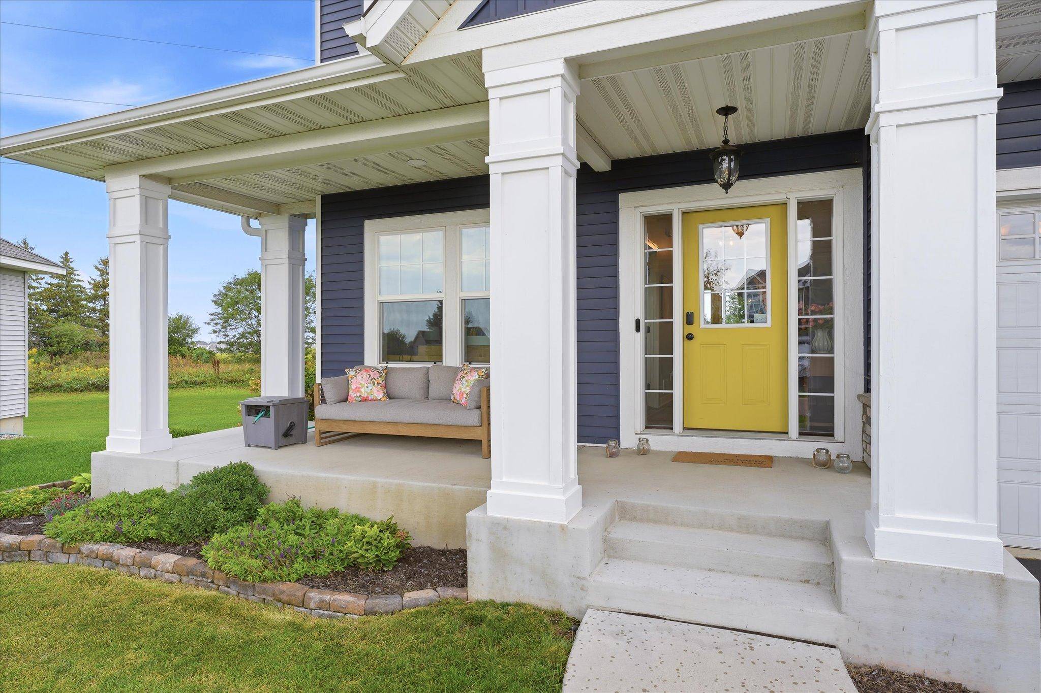 16106 Estate LN, Lakeville, MN 55044