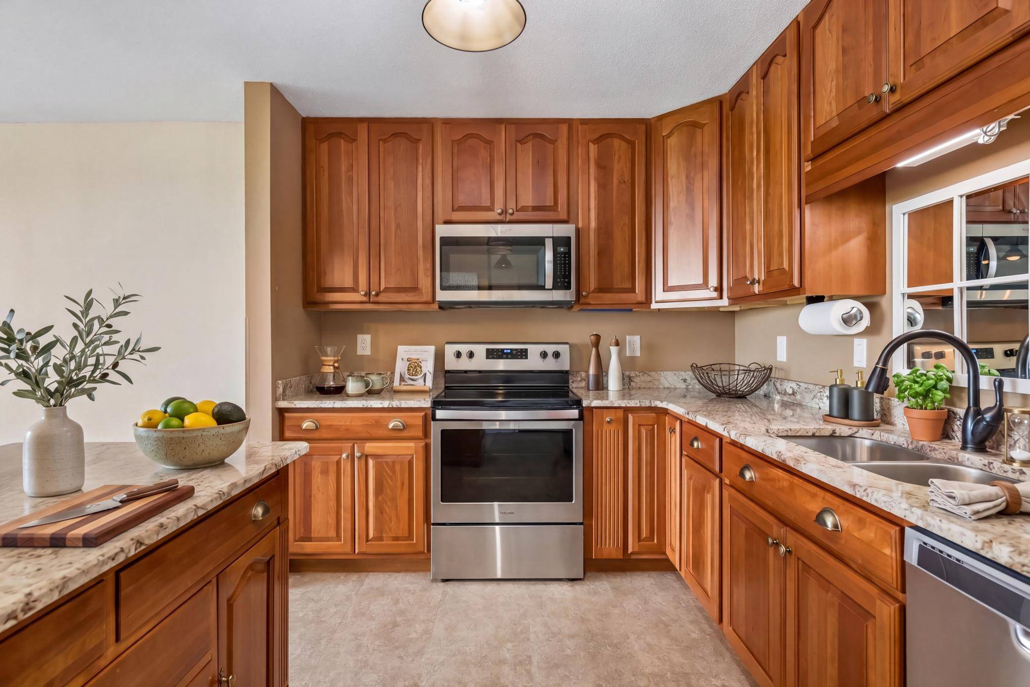 6500 Woodlake DR #906, Richfield, MN 55423