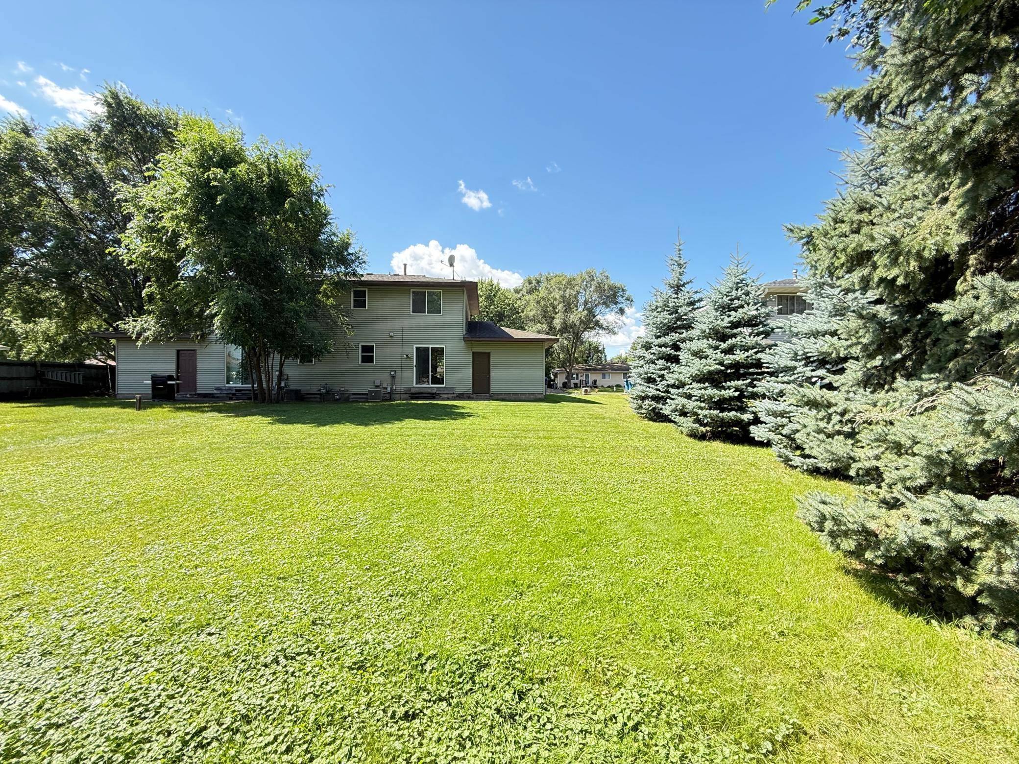 415 Belle Aire DR, Champlin, MN 55316
