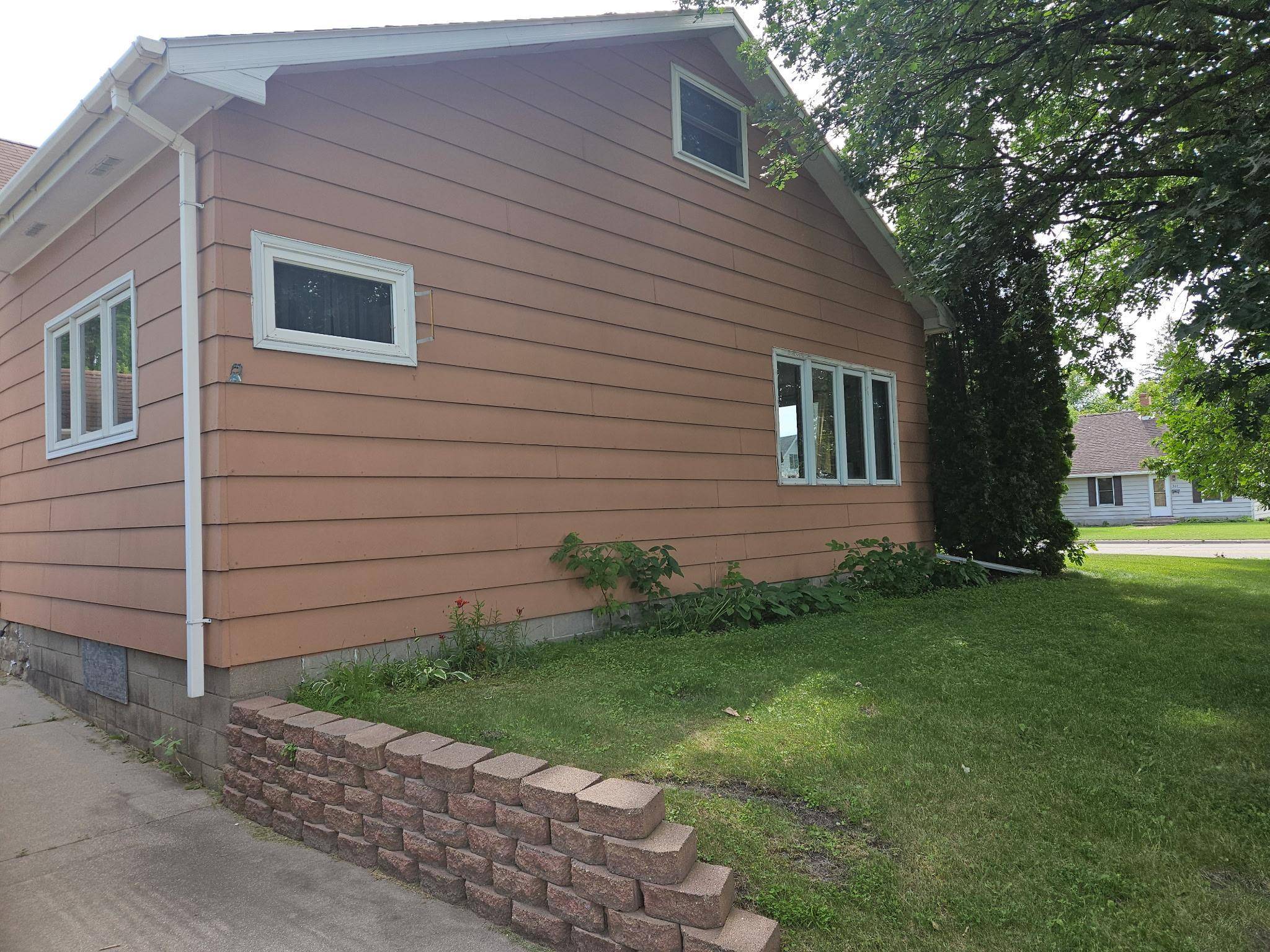 304 Arnold AVE S, Thief River Falls, MN 56701