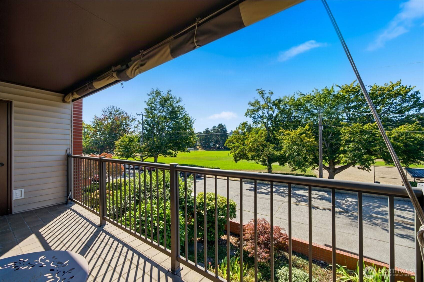 2858 32nd AVE W #202, Seattle, WA 98199