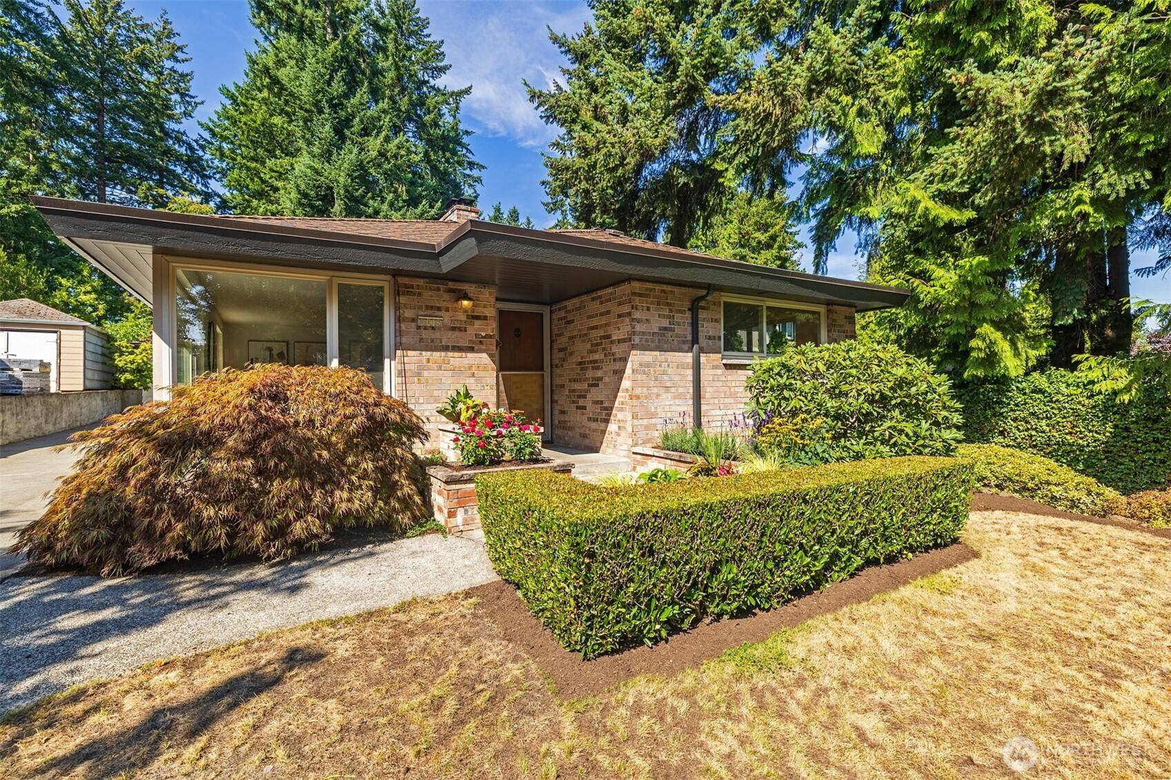9815 Roosevelt WAY NE, Seattle, WA 98115