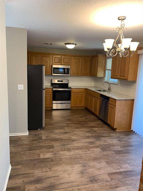 831 Rambling Oaks DR, Norman, OK 73072