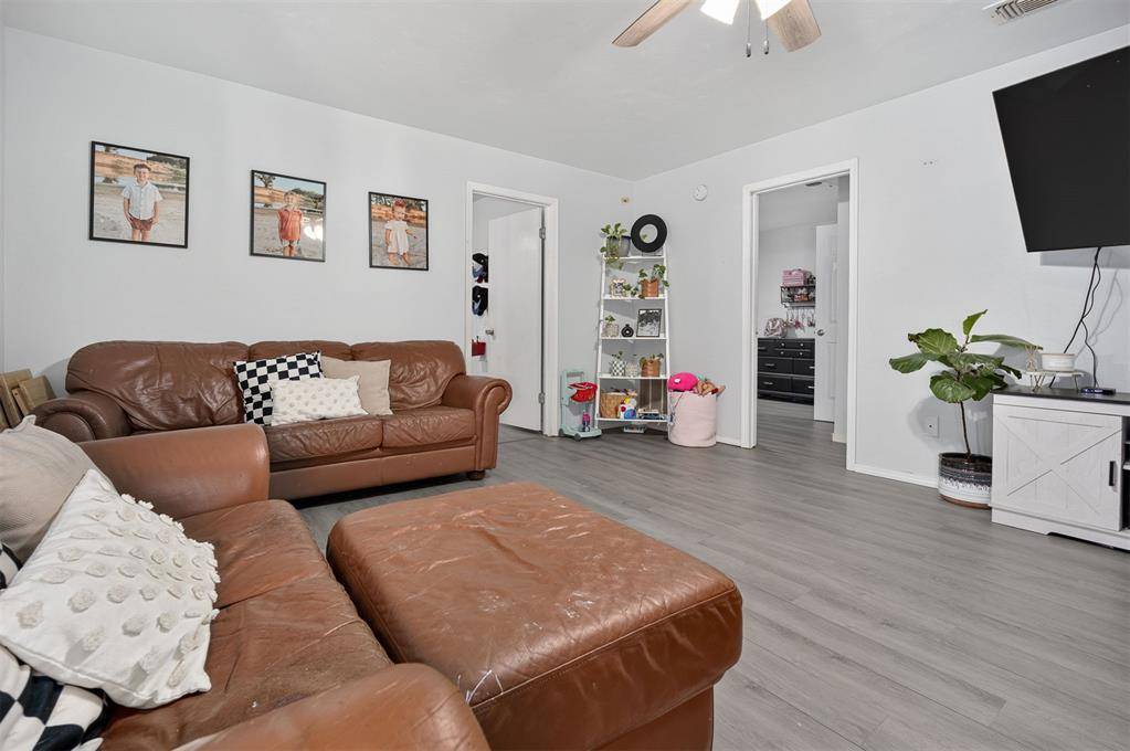 1400 Crestwood RD, Harrah, OK 73045