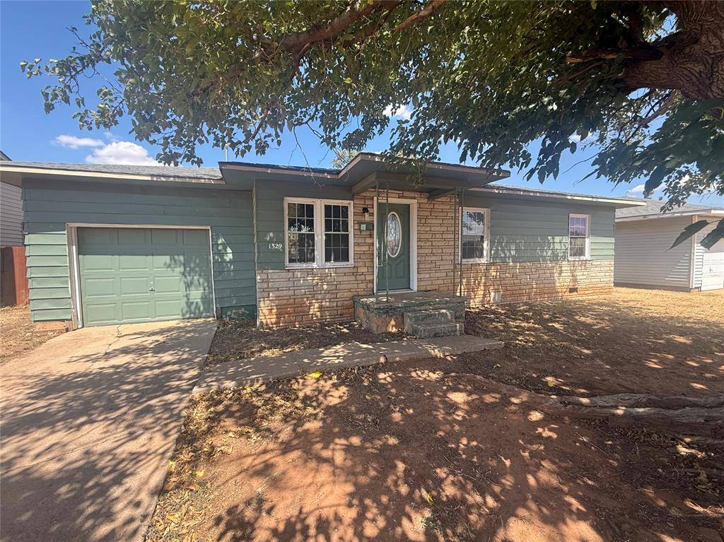 1329 E Spruce ST, Altus, OK 73521