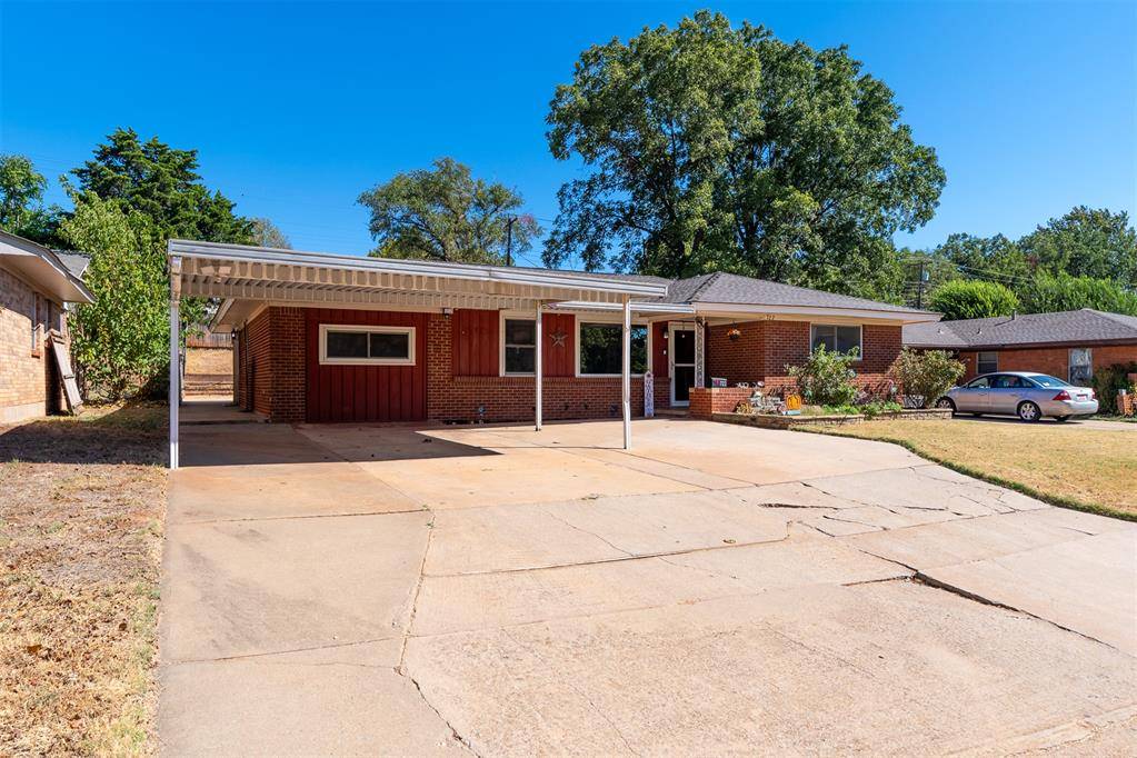 722 Cinmac ST, Lindsay, OK 73052