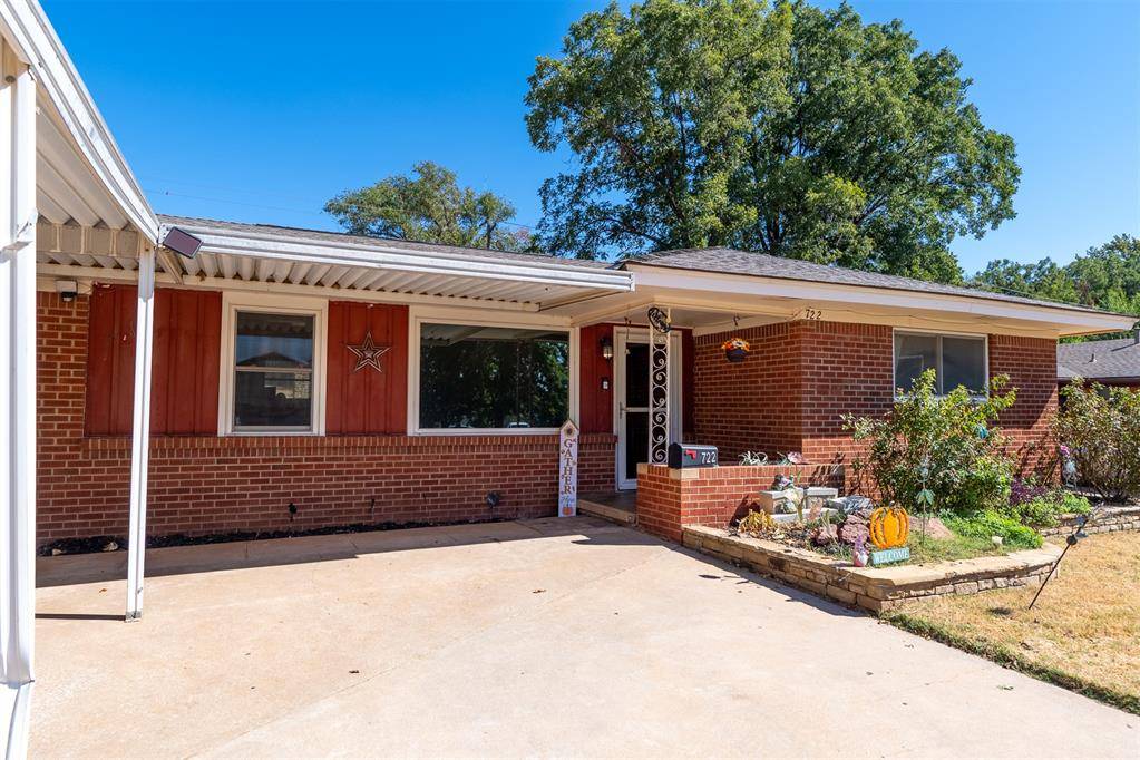 722 Cinmac ST, Lindsay, OK 73052