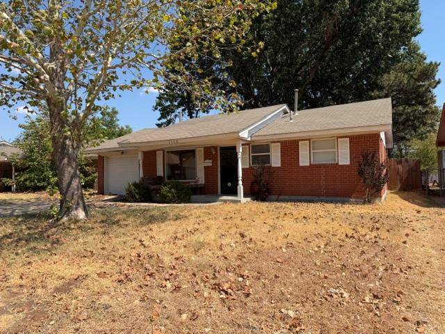 1120 Berwyck DR, Moore, OK 73160