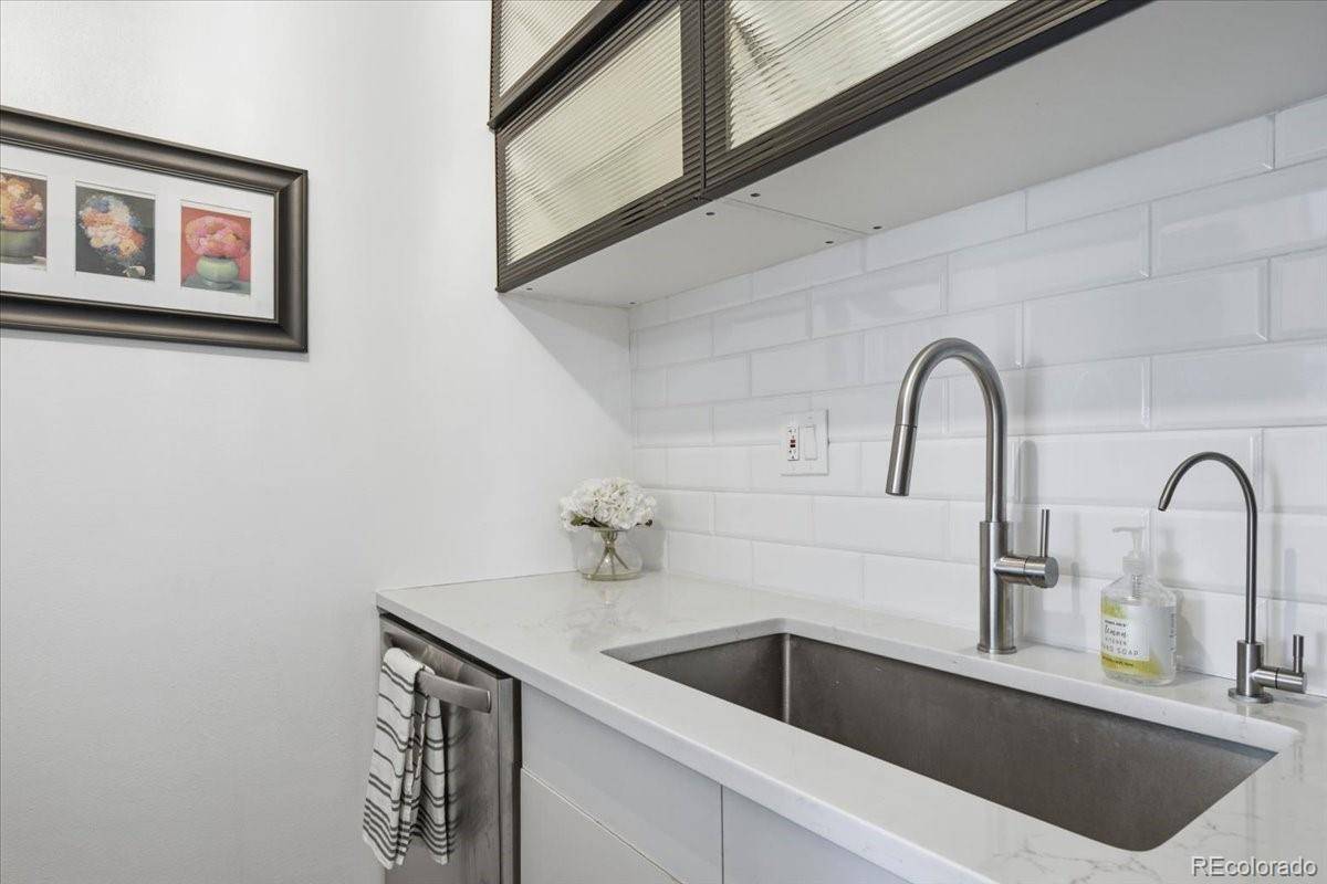 2 Adams ST #606, Denver, CO 80206