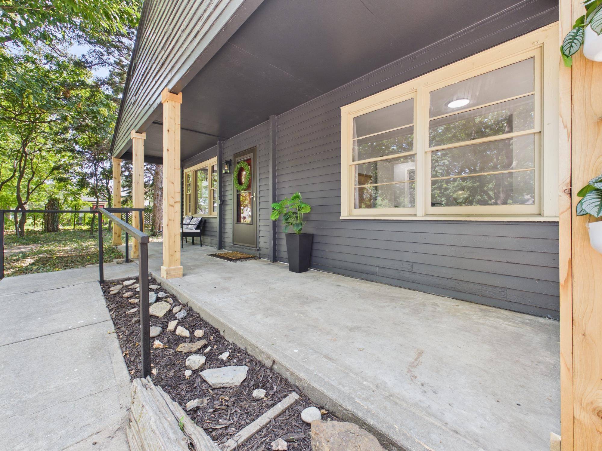 907 N Flora St, Wichita, KS 67212