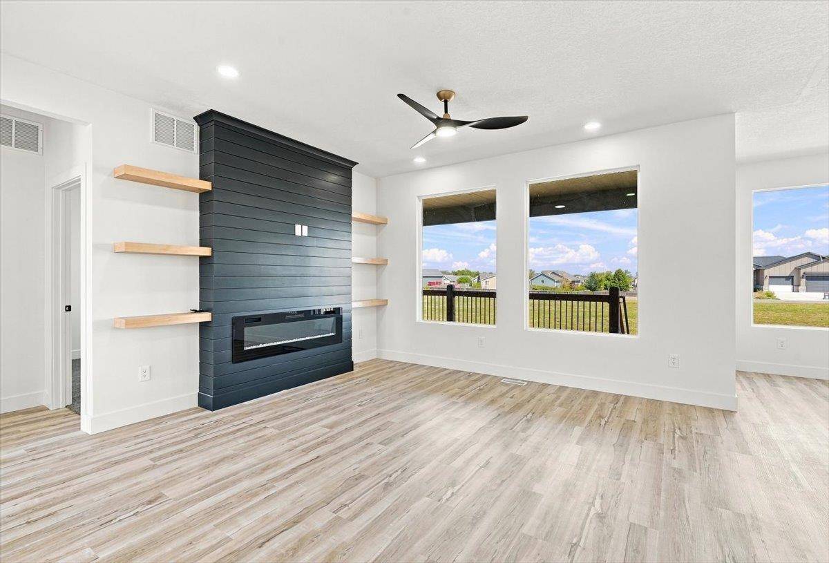 2904 E Sunnyslope St, Park City, KS 67219