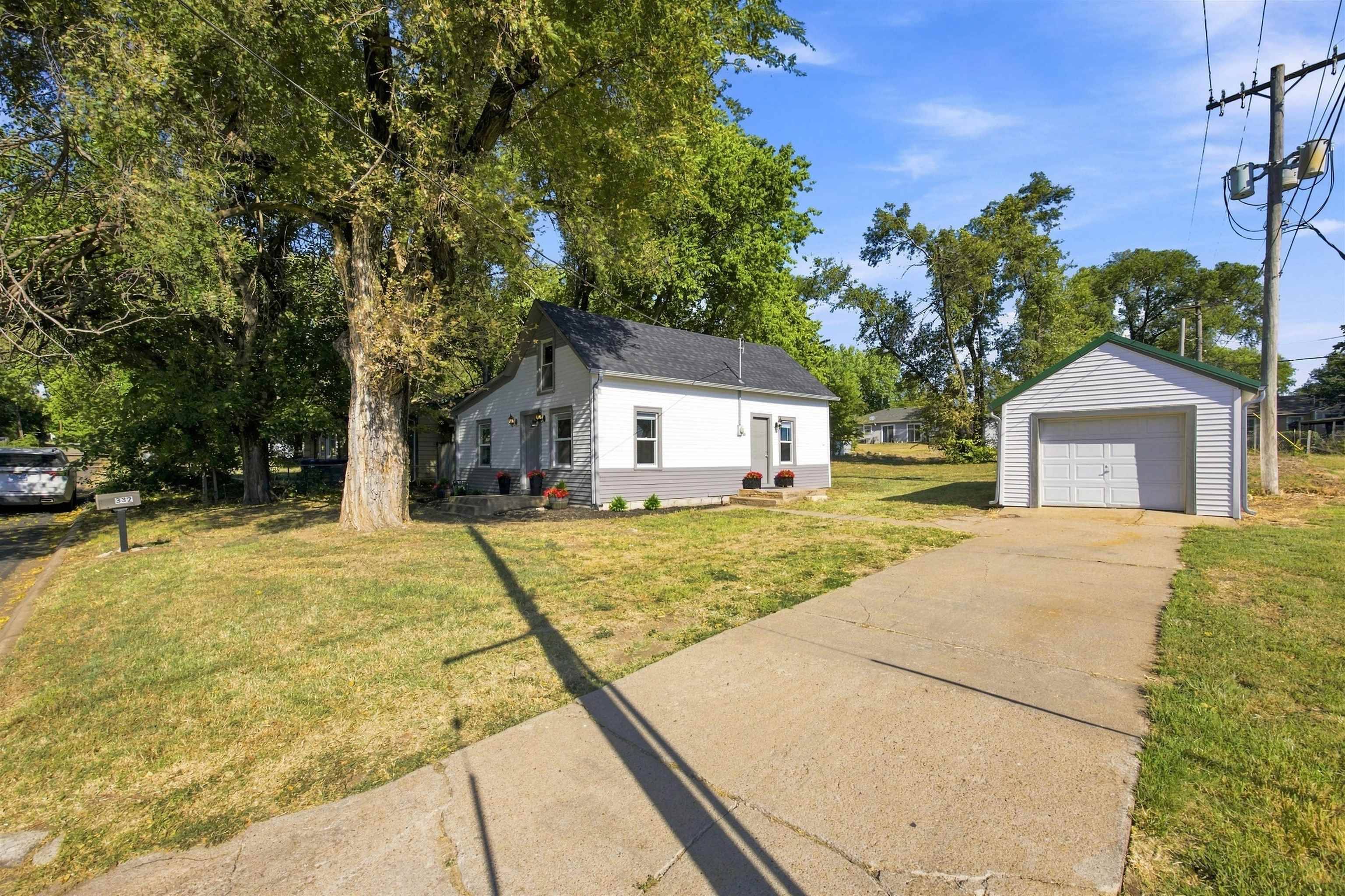 332 Gregg, Augusta, KS 67010