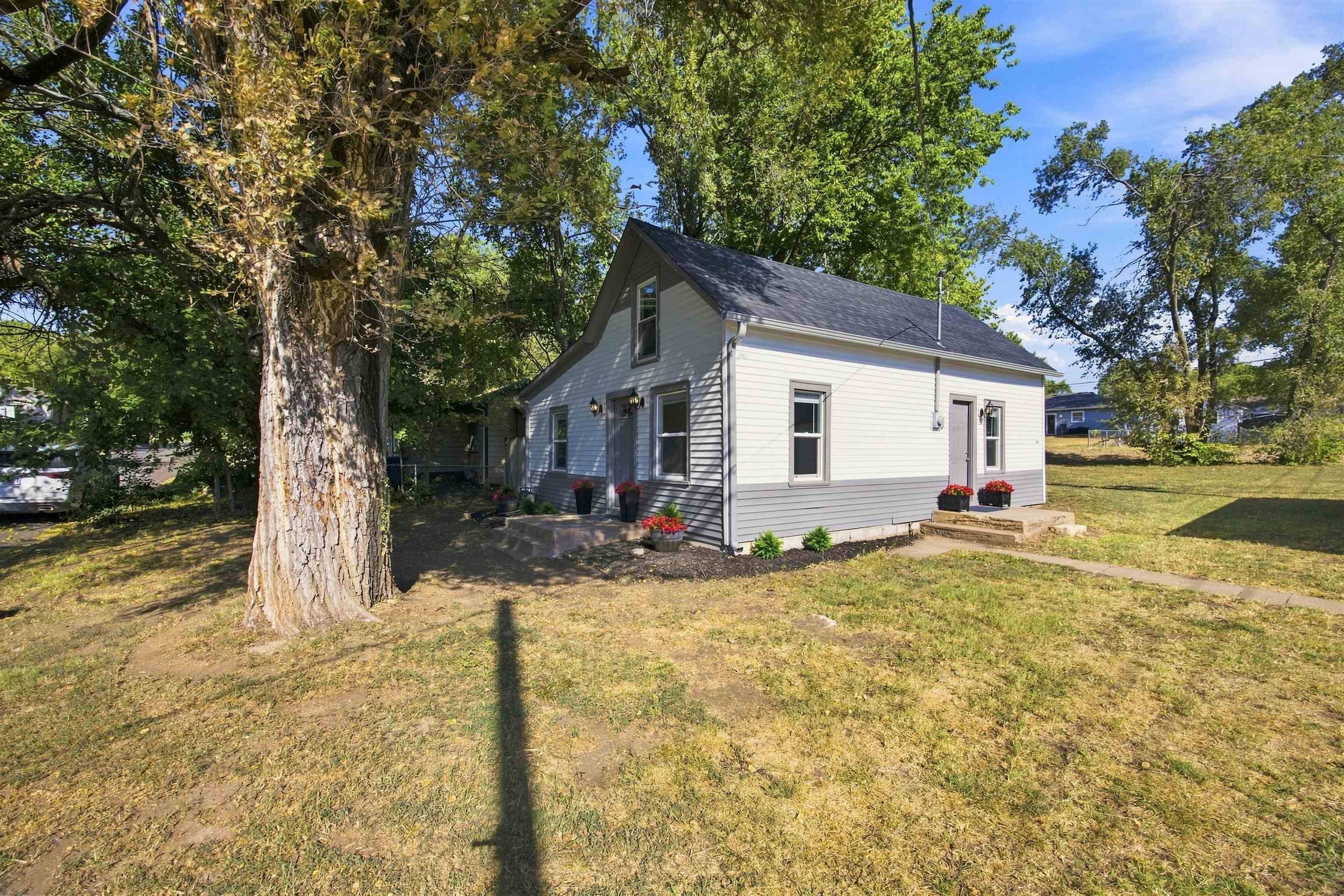 332 Gregg, Augusta, KS 67010