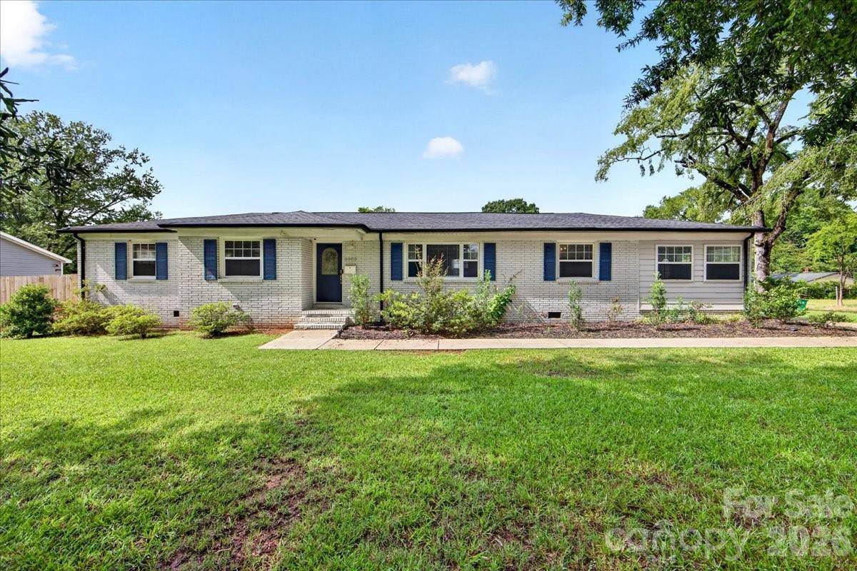 8000 Lawyers RD, Charlotte, NC 28227