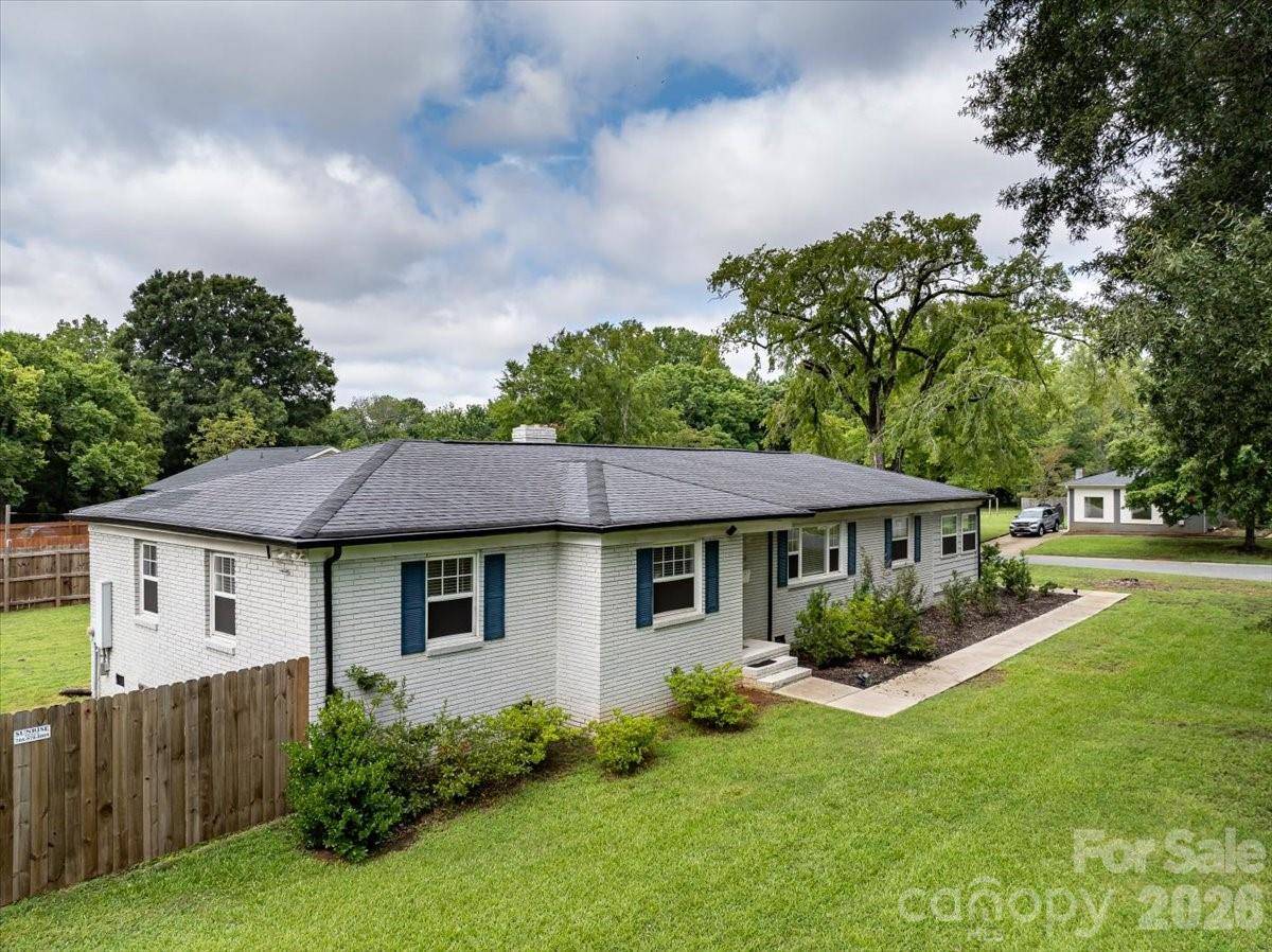 8000 Lawyers RD, Charlotte, NC 28227