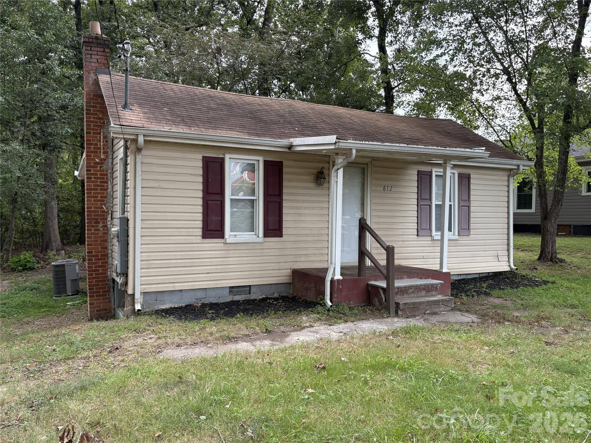 612 24th ST SW, Hickory, NC 28602