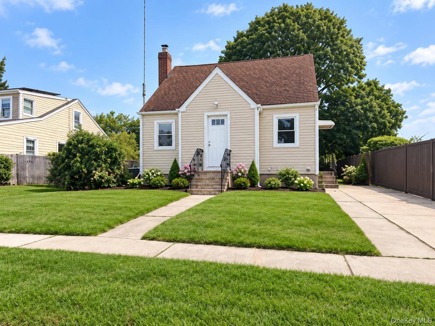 60 Howard AVE, Copiague, NY 11726
