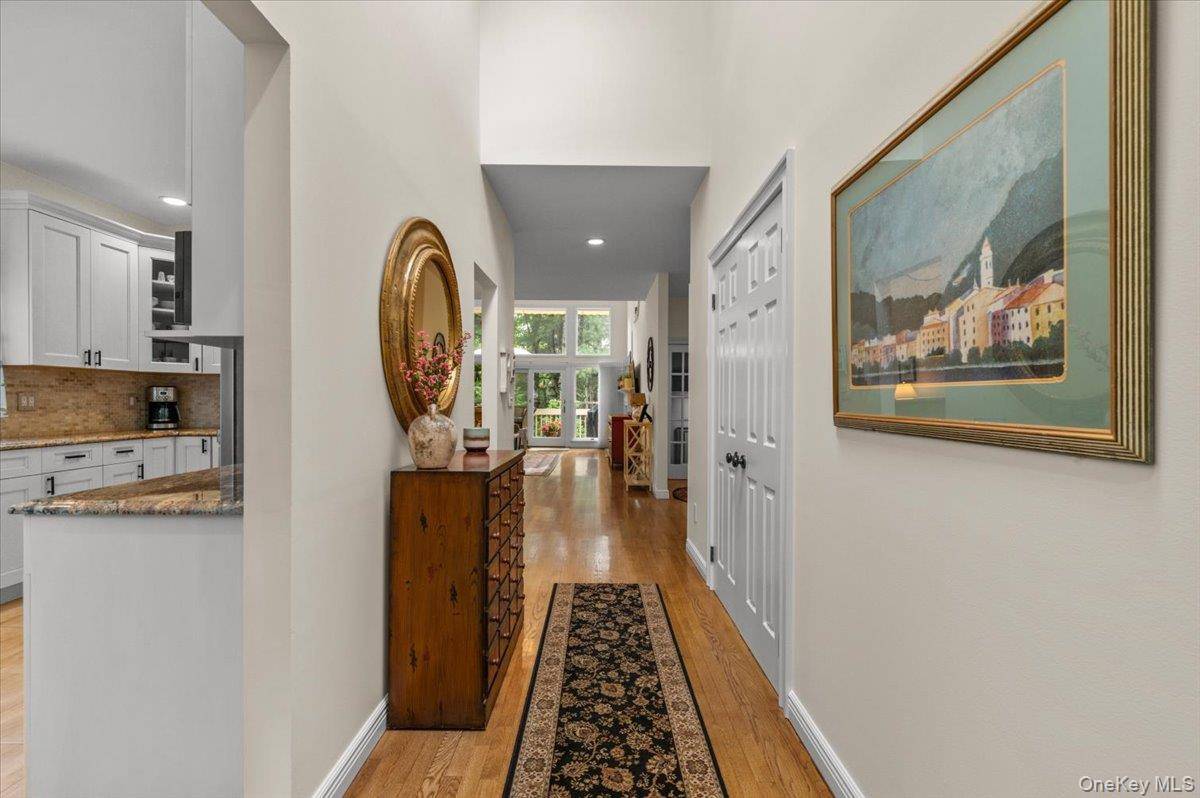 53 Willow Ridge DR, Smithtown, NY 11787