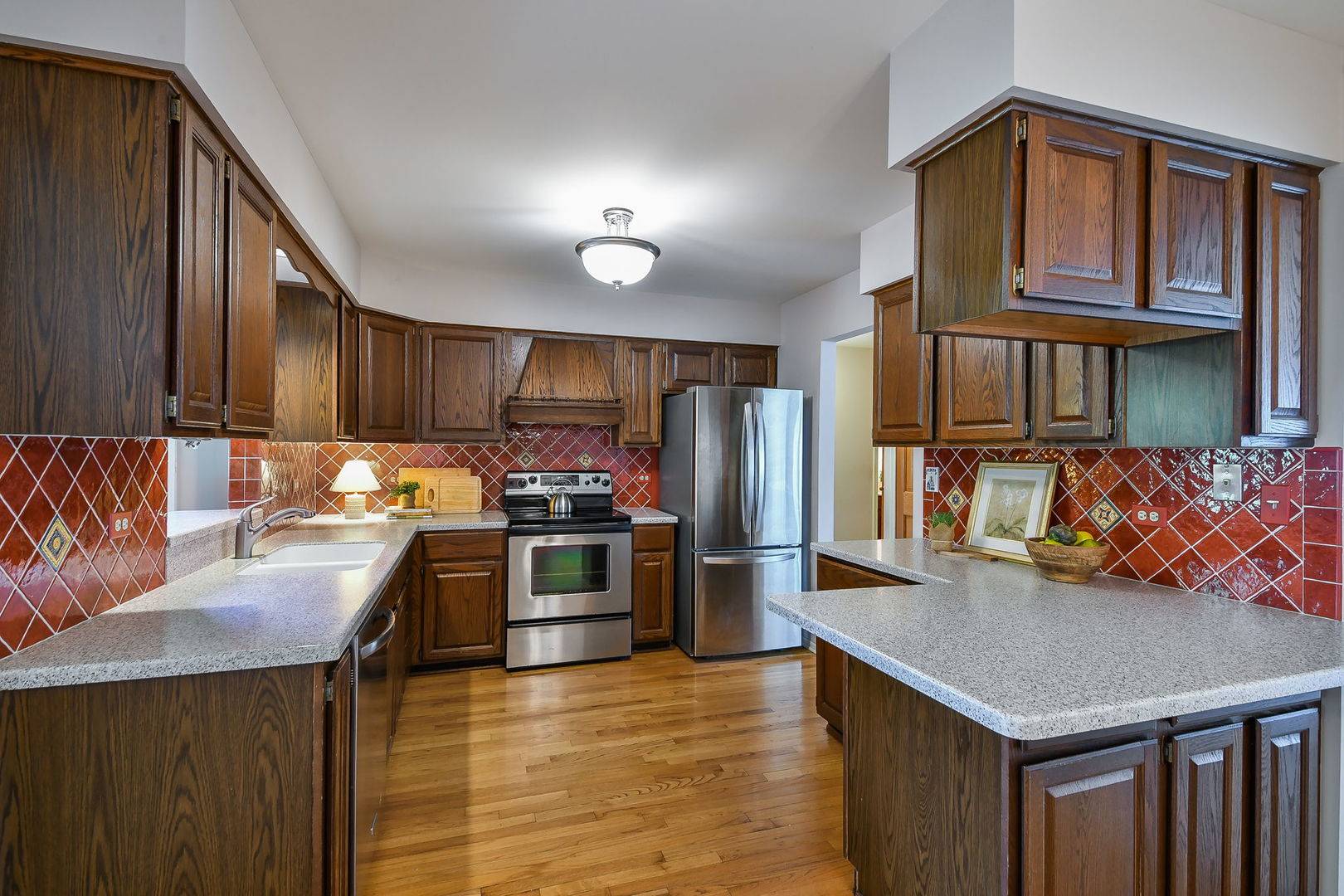 1126 S Edgewood AVE, Lombard, IL 60148