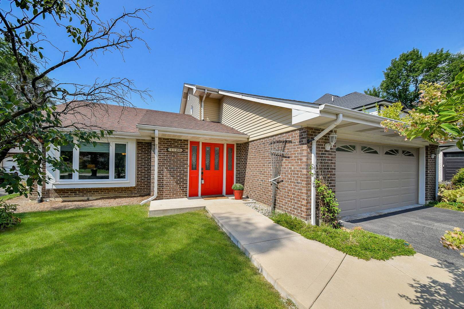 1126 S Edgewood AVE, Lombard, IL 60148