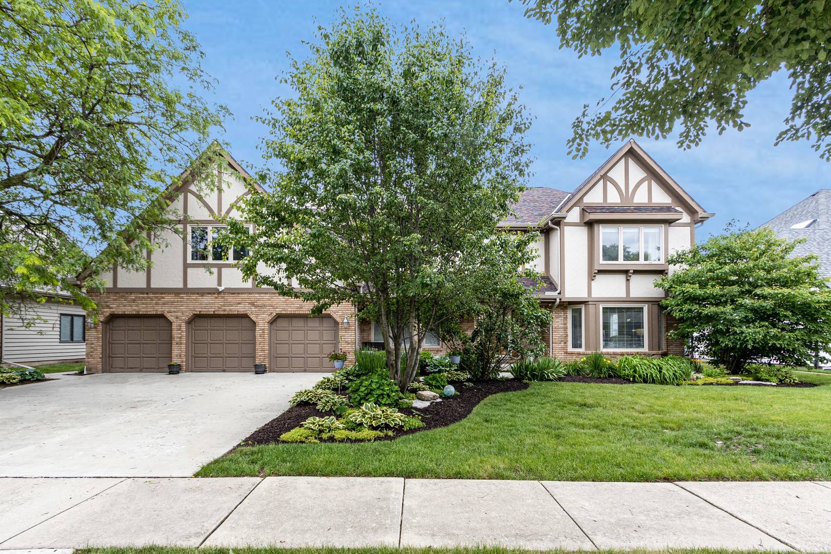 4072 Broadmoor CIR, Naperville, IL 60564