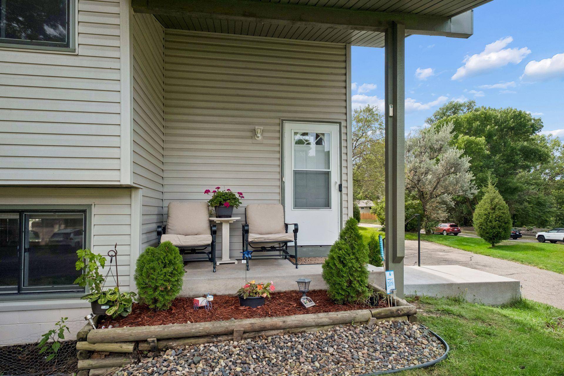 9535 Hartford CIR, Eden Prairie, MN 55347