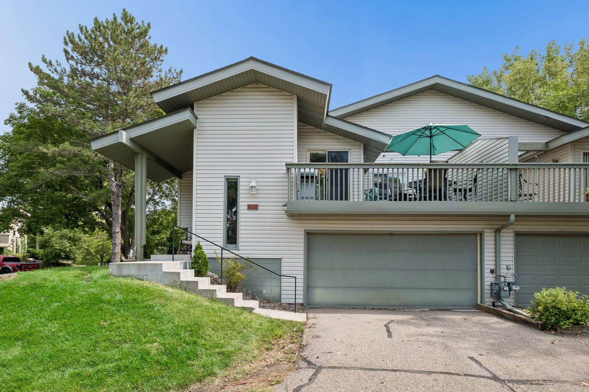 9535 Hartford CIR, Eden Prairie, MN 55347